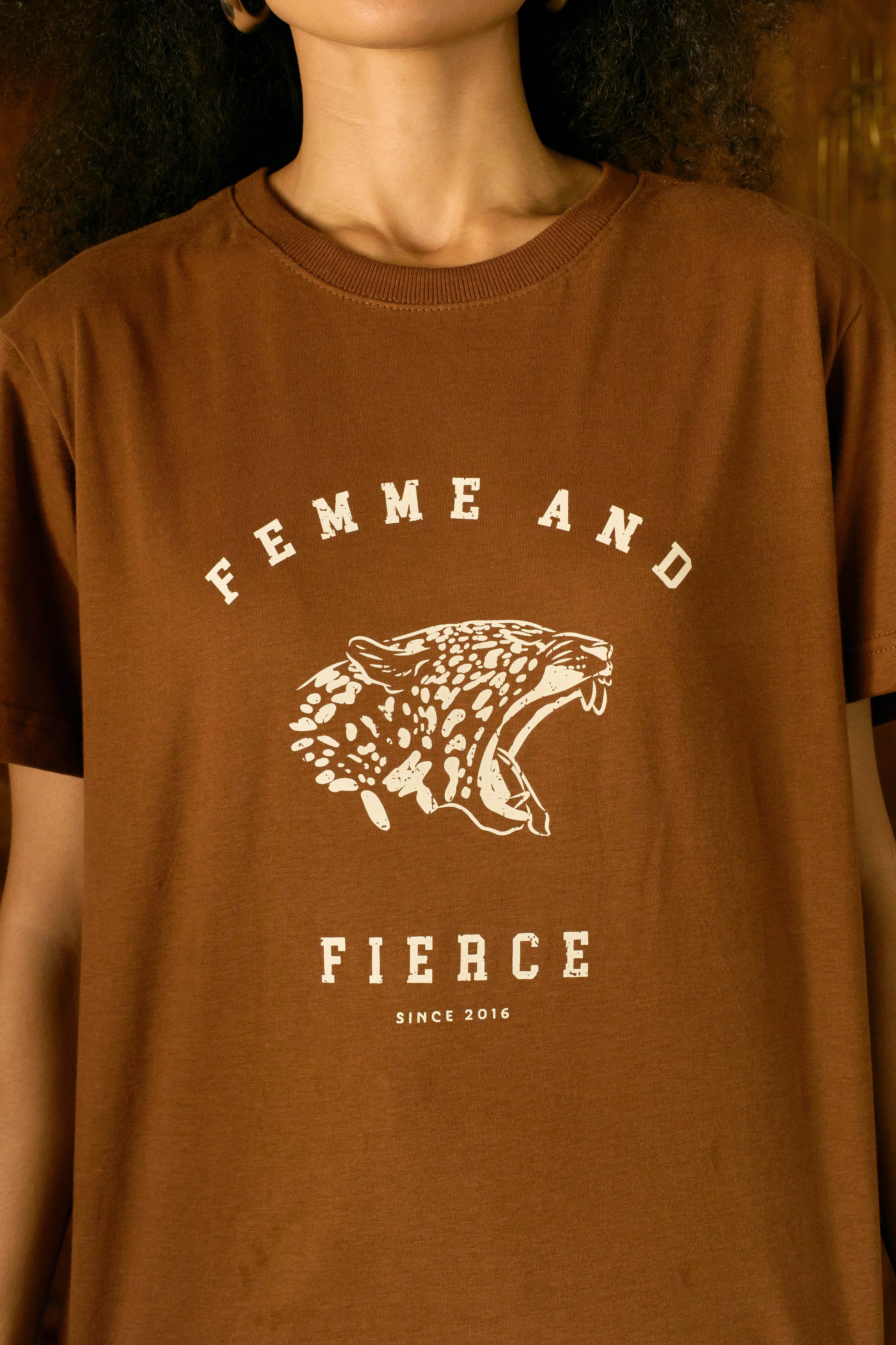 CAMISETA FEMME AND FIERCE - BOOBOO