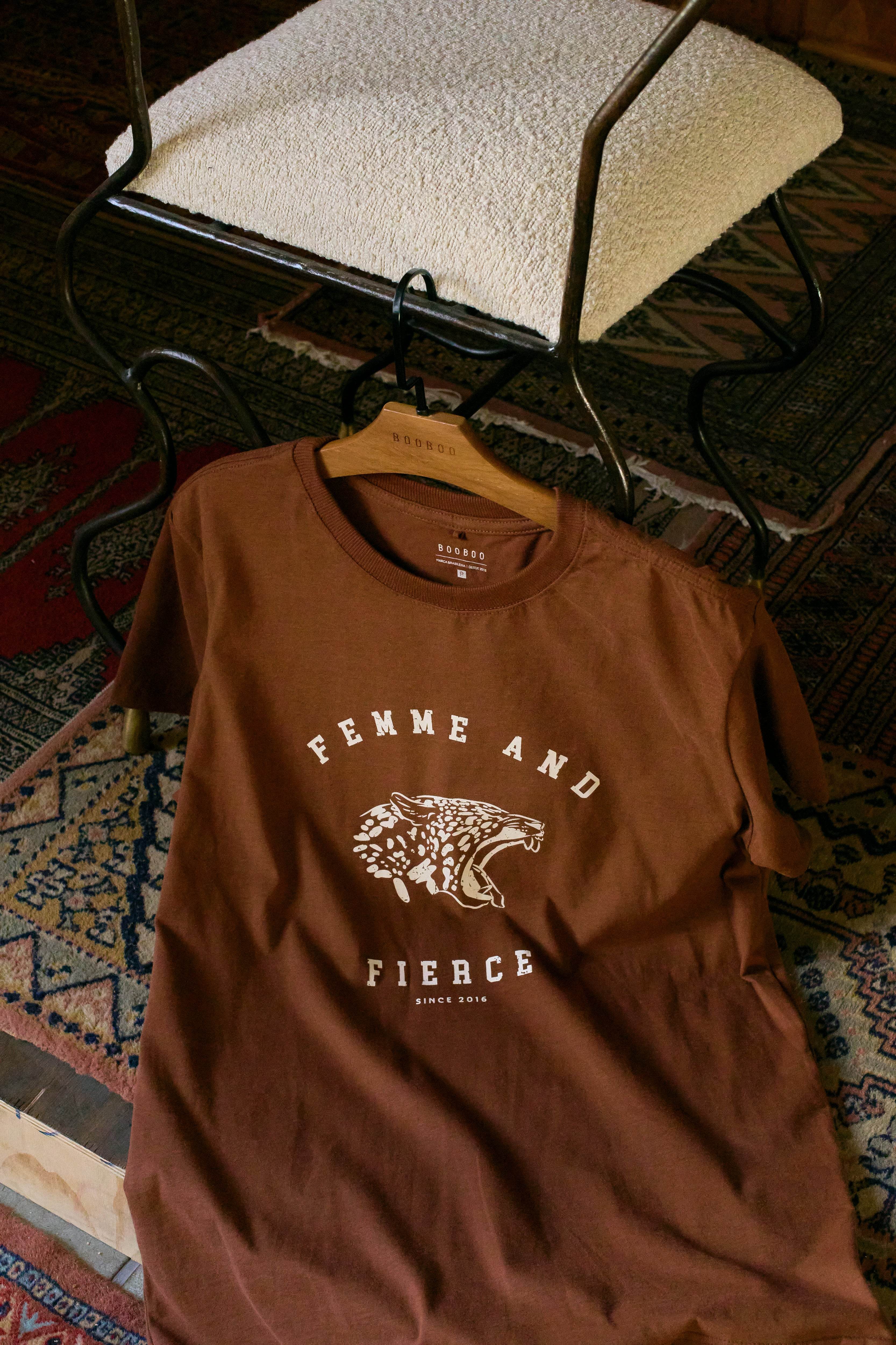 CAMISETA FEMME AND FIERCE - BOOBOO
