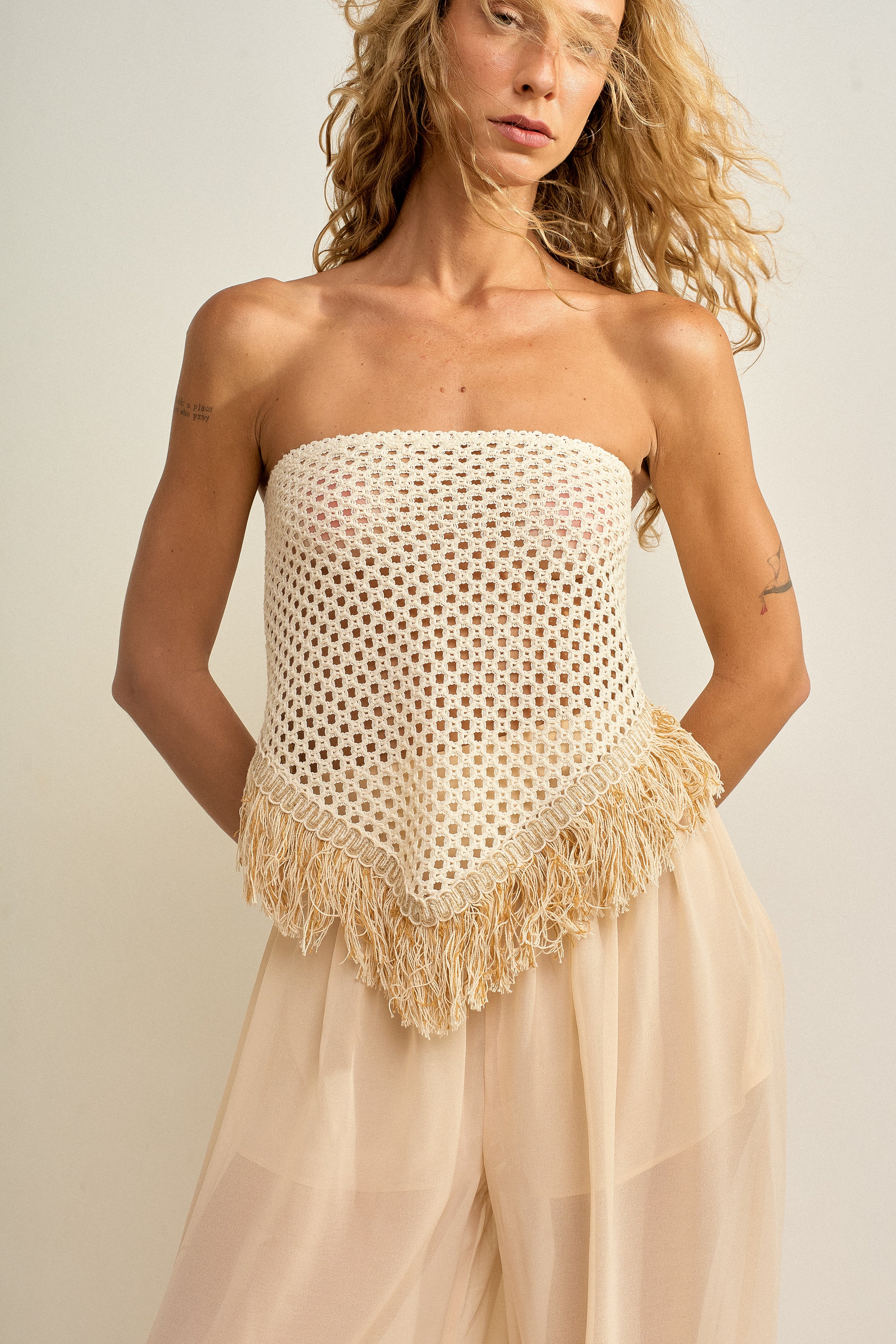 LENÇO TRAMADO COM FRANJA