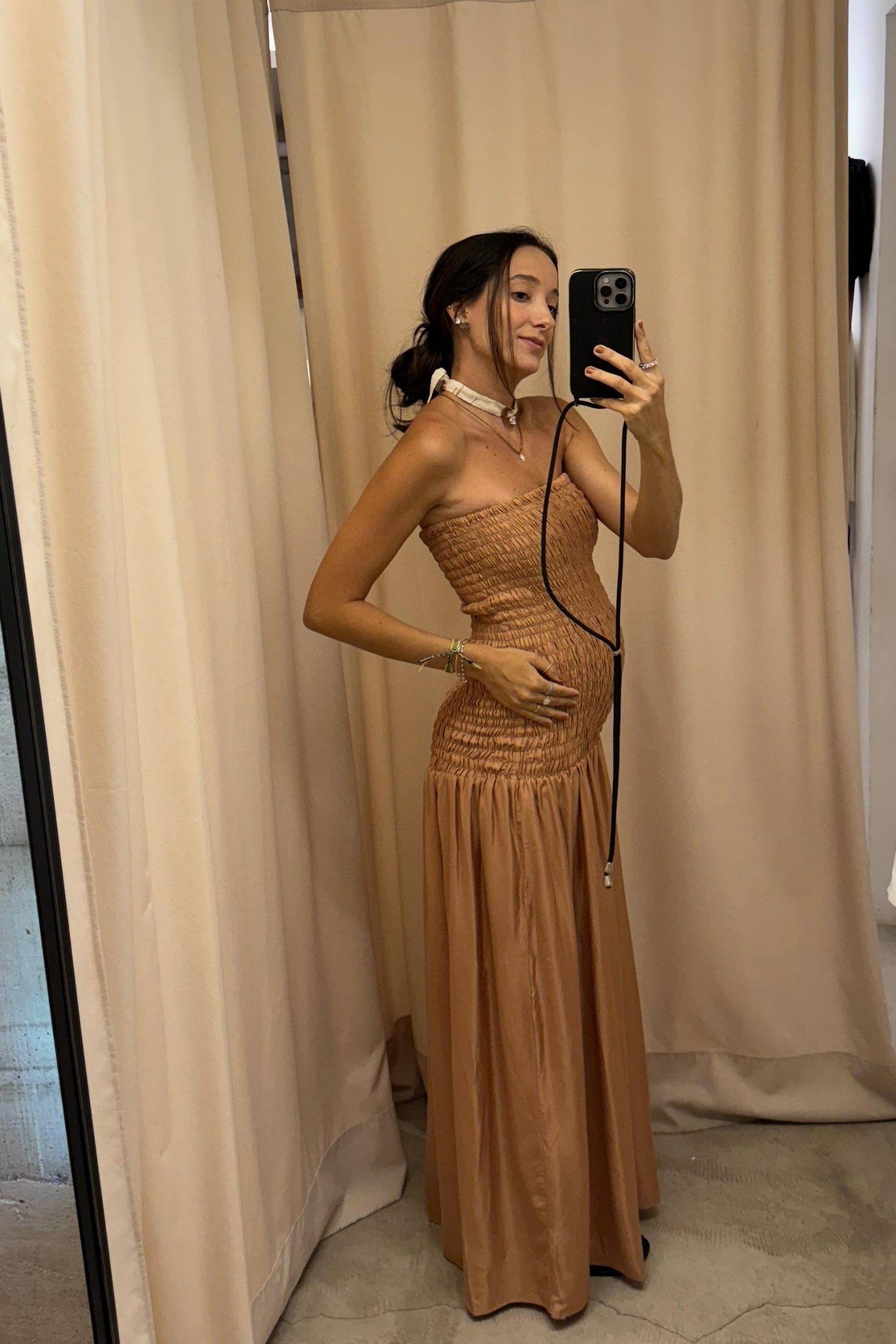 VESTIDO CINTURA BAIXA NUDE ACETINADO