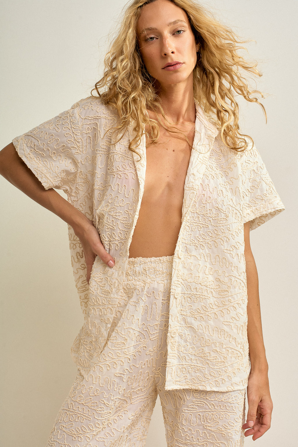 CAMISA BORDADA OFF WHITE