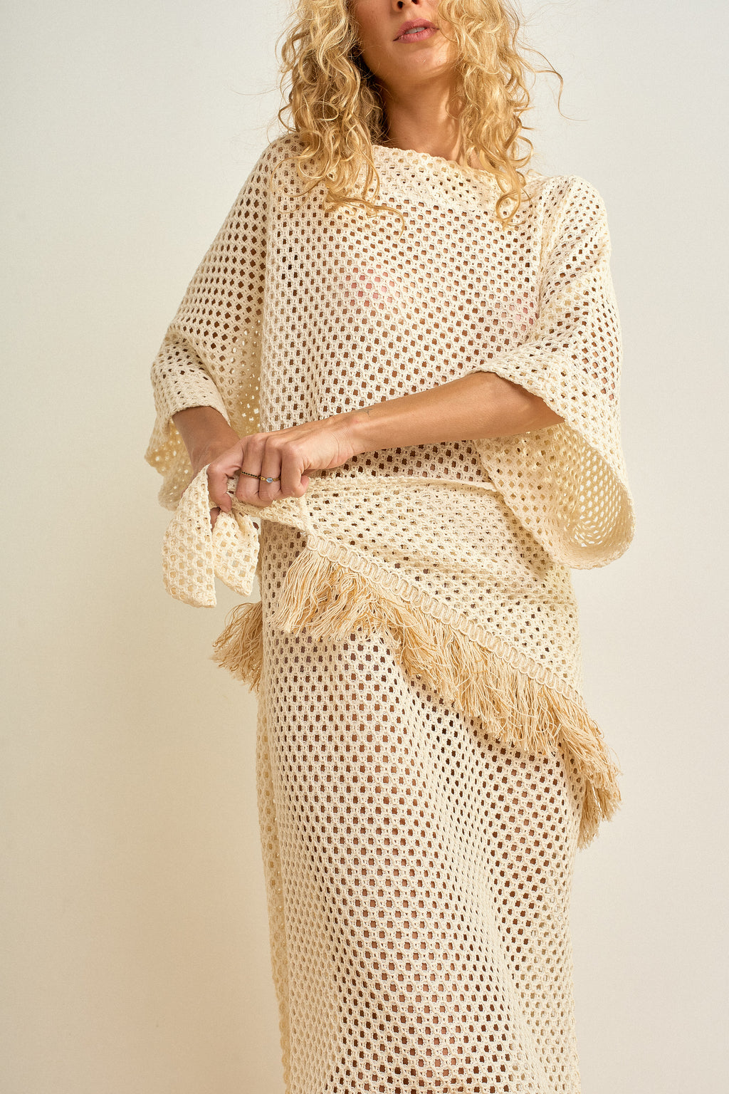 TÚNICA TRAMADA COM FRANJA