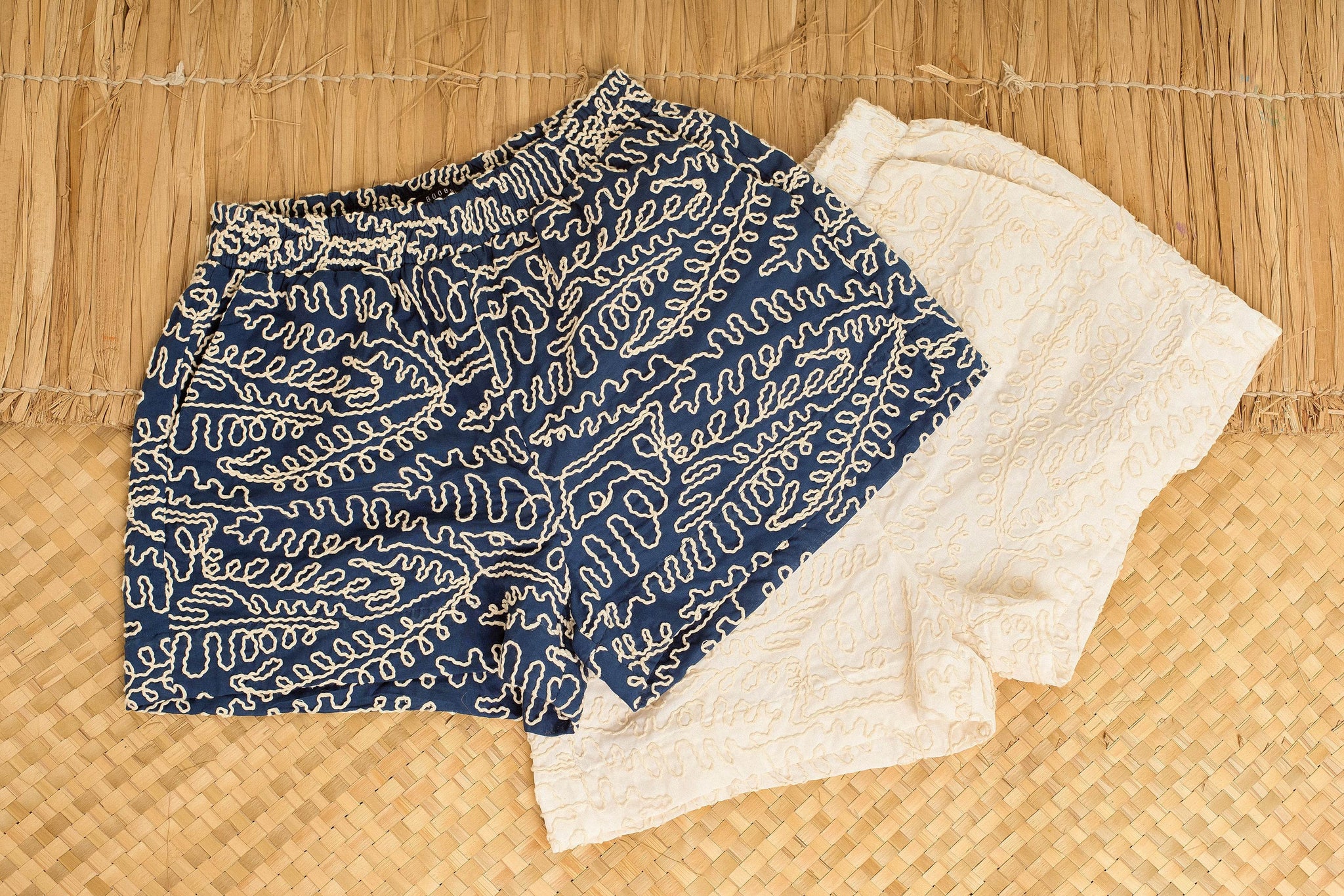 SHORT BORDADO OFF WHITE - BOOBOO