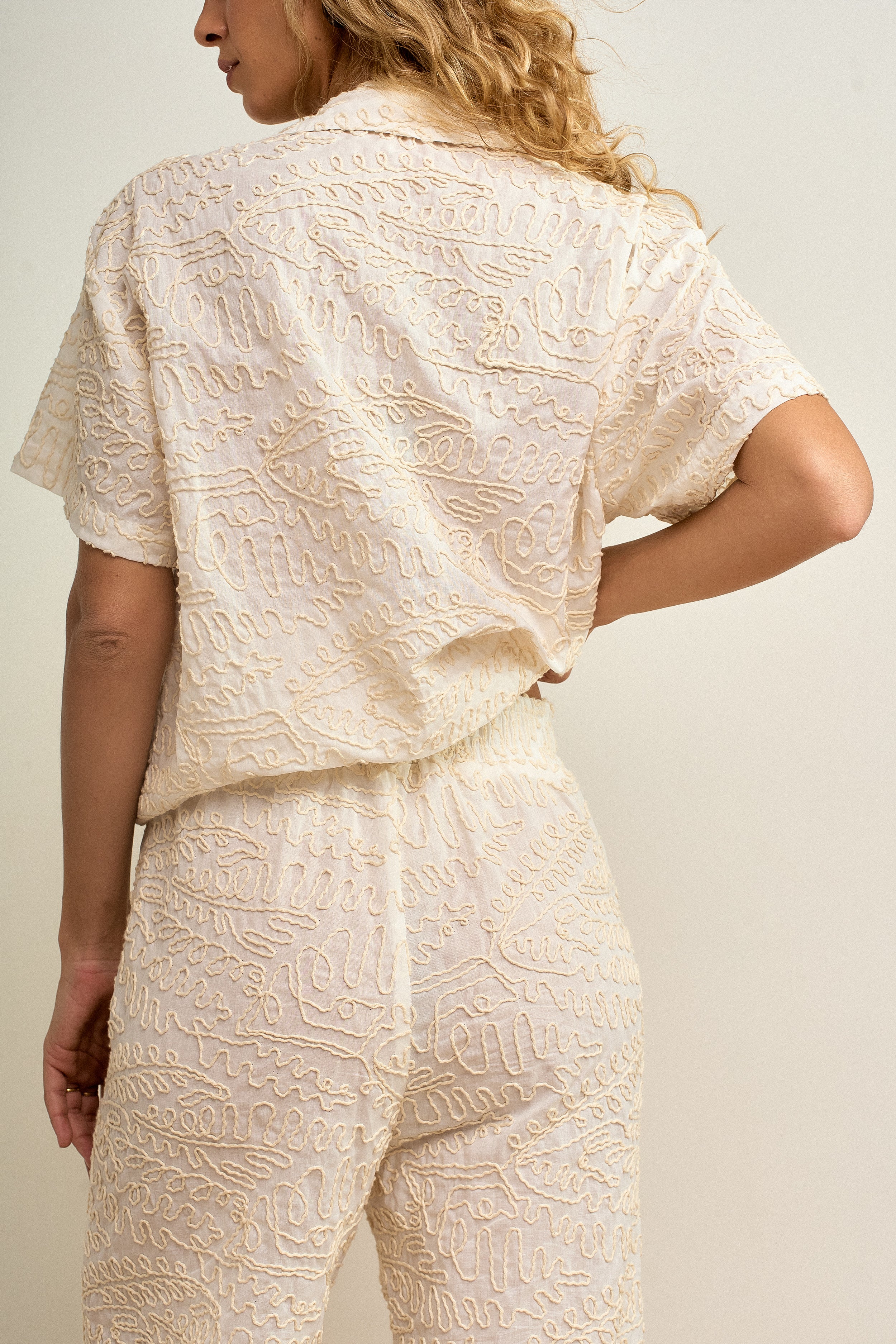 CAMISA BORDADA OFF WHITE