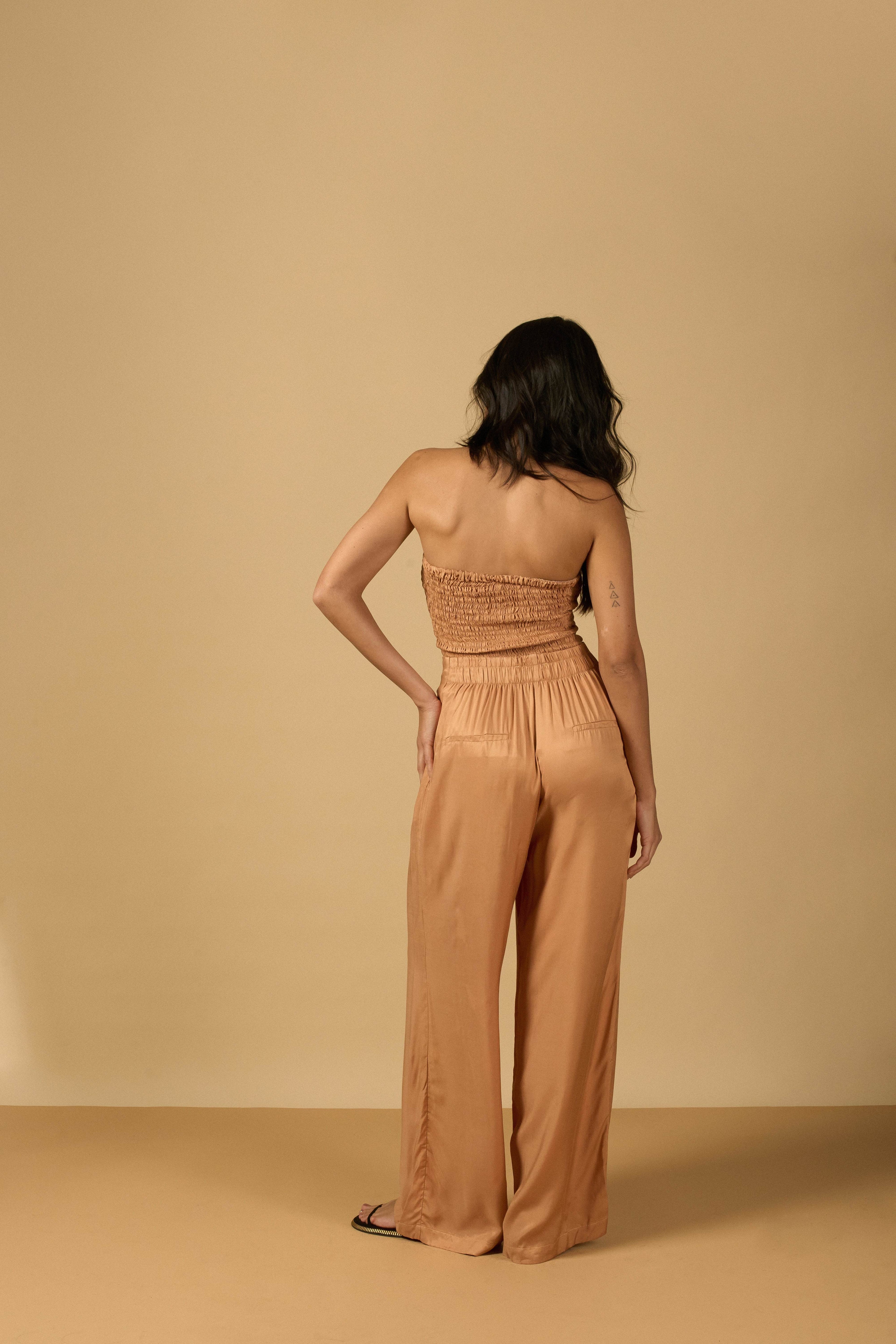 BLUSA SEM ALÇA LASTEX NUDE ACETINADA - BOOBOO