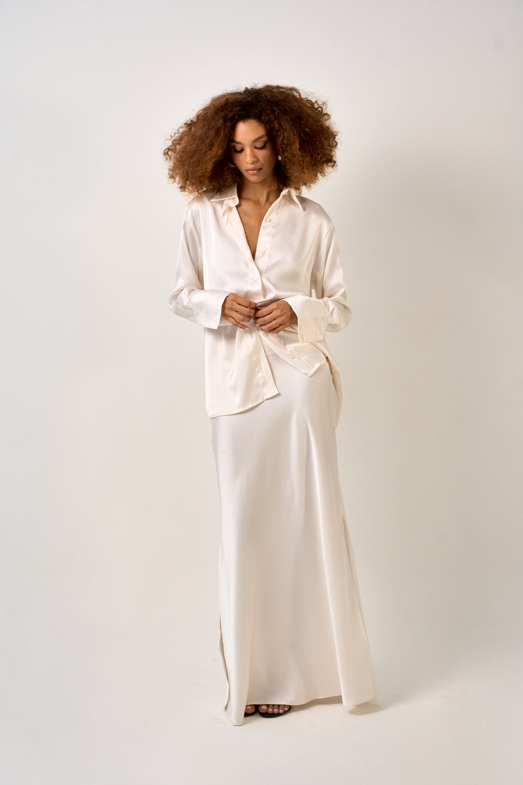 CAMISA ACETINADA OFF WHITE