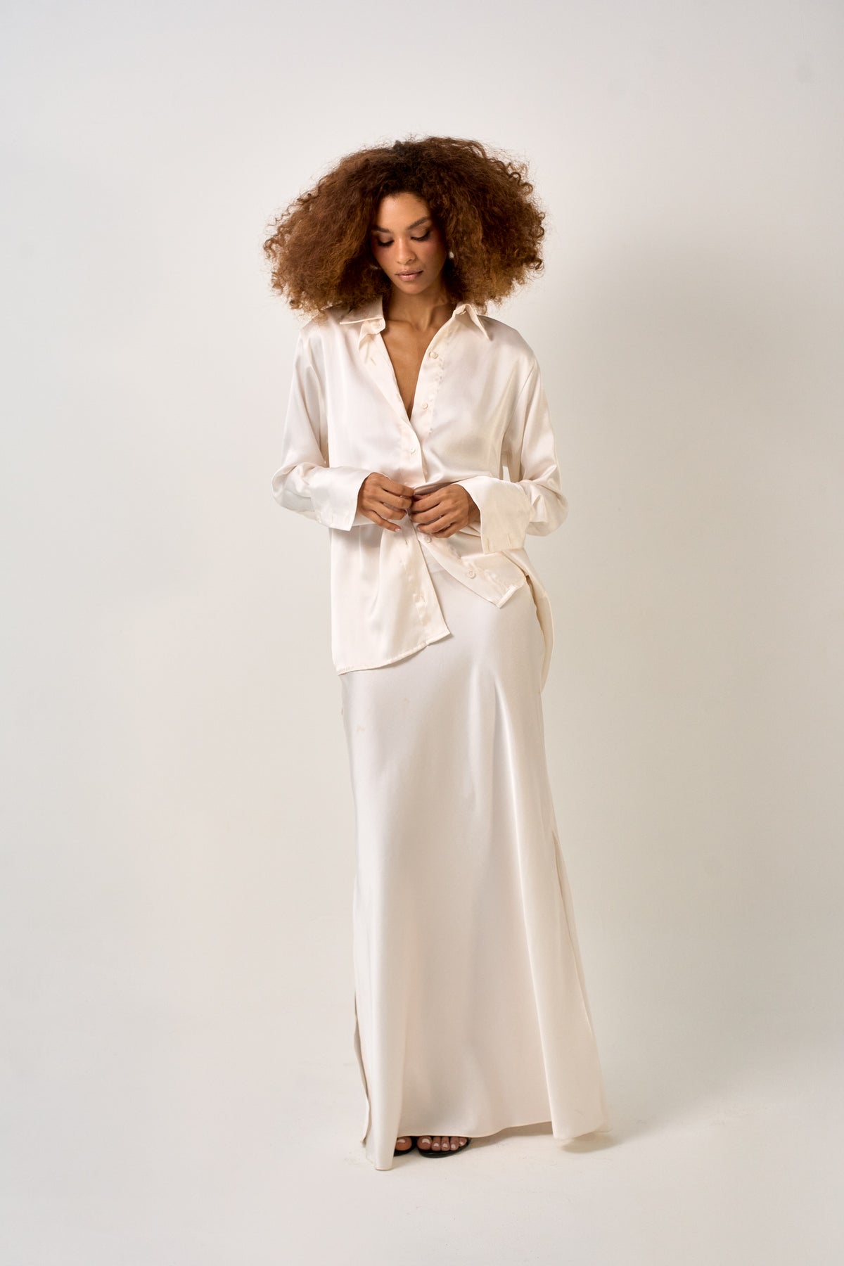 CAMISA ACETINADA OFF WHITE