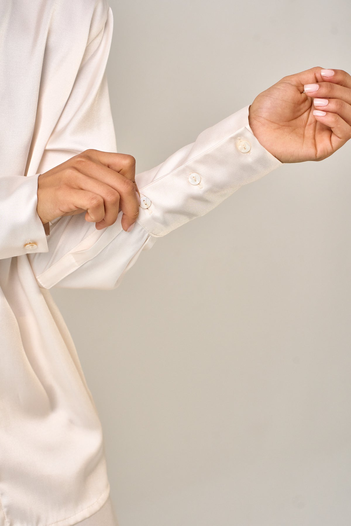 CAMISA ACETINADA OFF WHITE