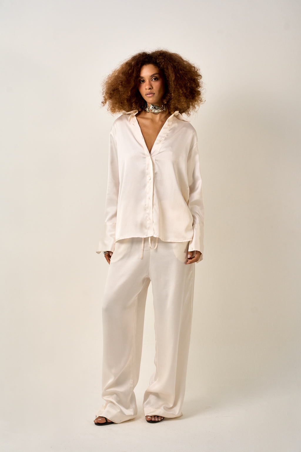 CAMISA ACETINADA OFF WHITE
