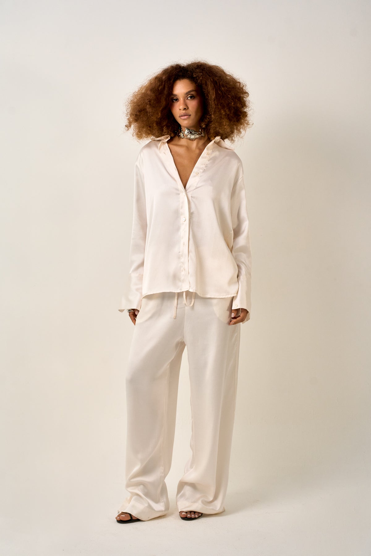 CAMISA ACETINADA OFF WHITE