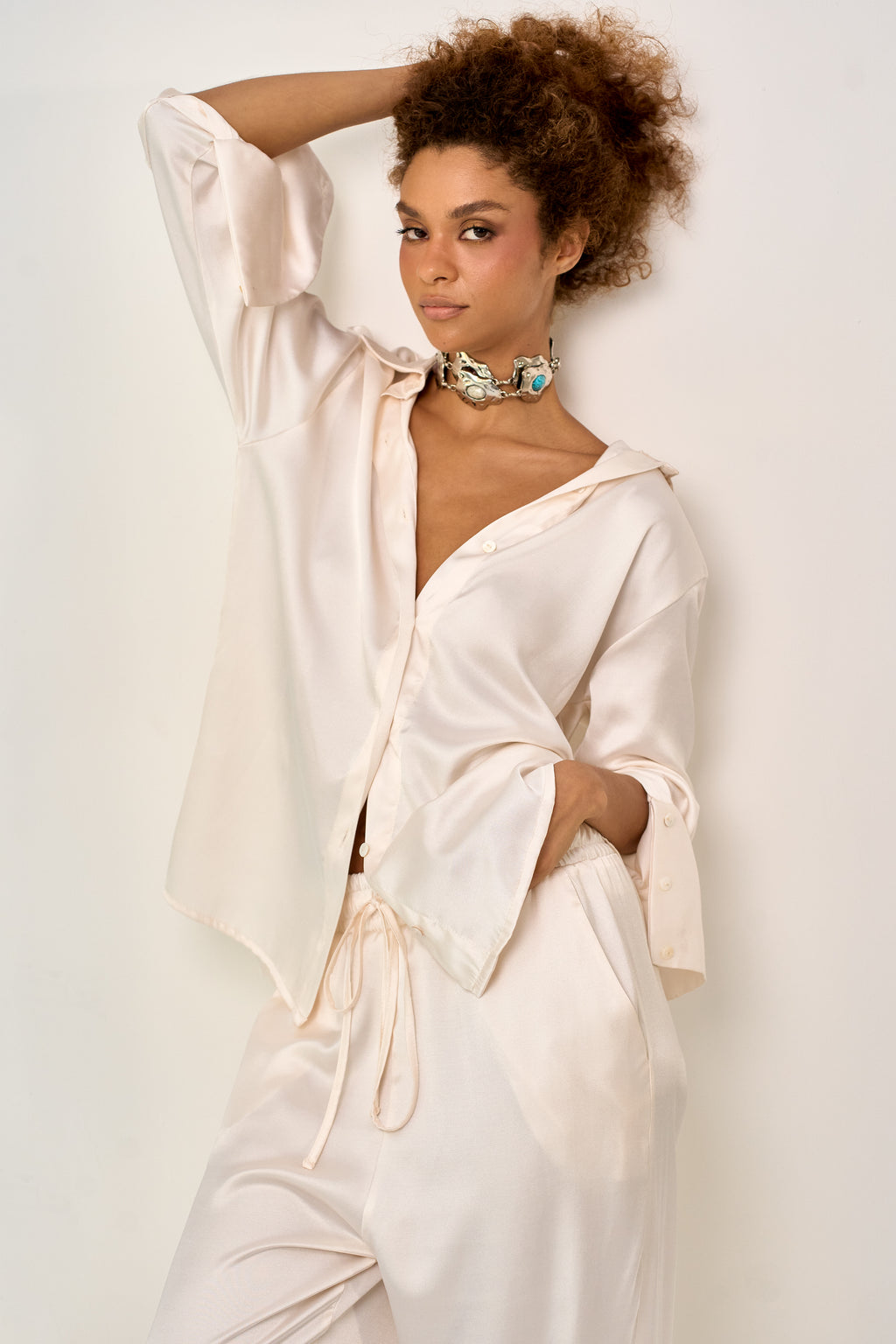 CAMISA ACETINADA OFF WHITE