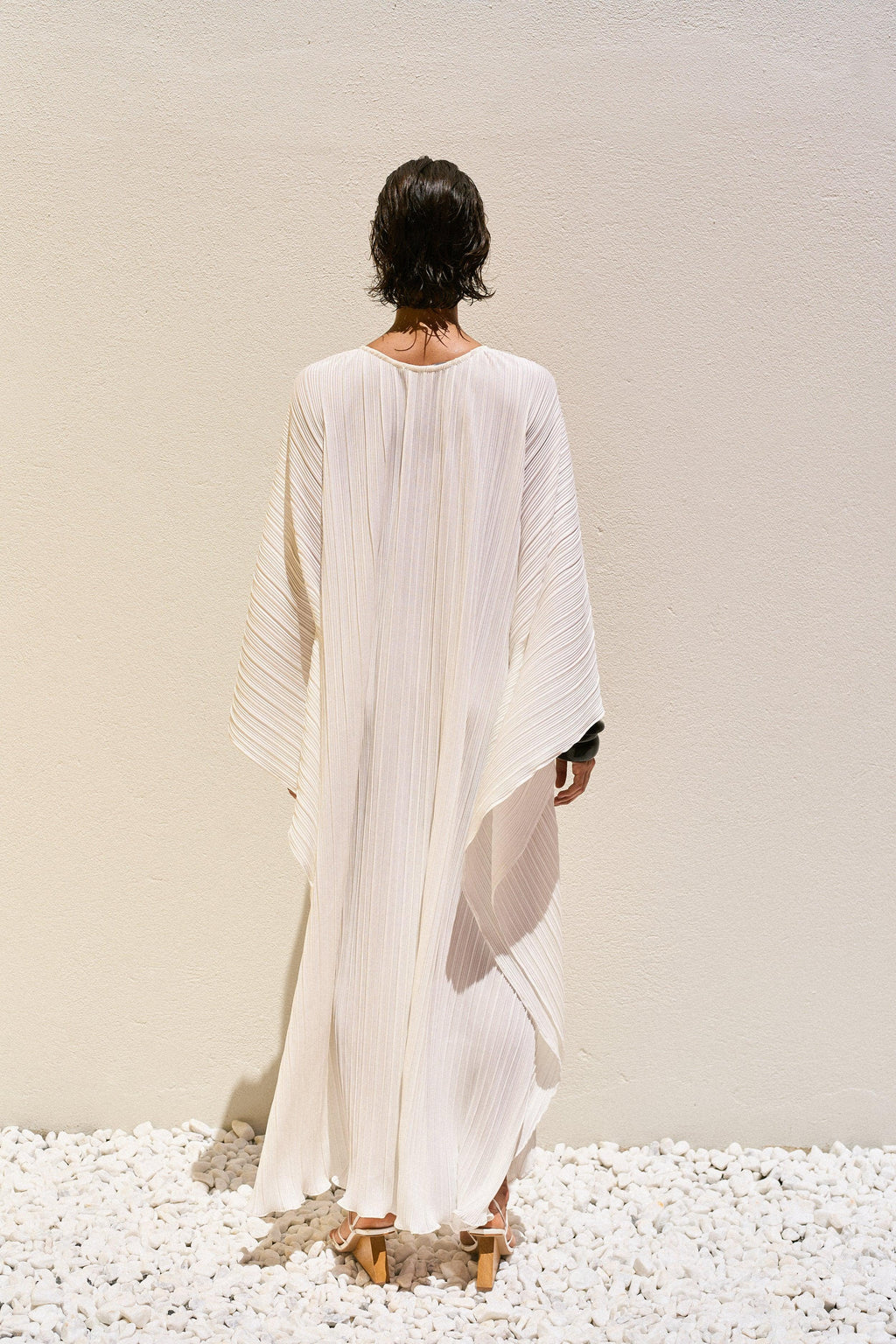 VESTIDO KAFTAN PLISSADO OFF WHITE