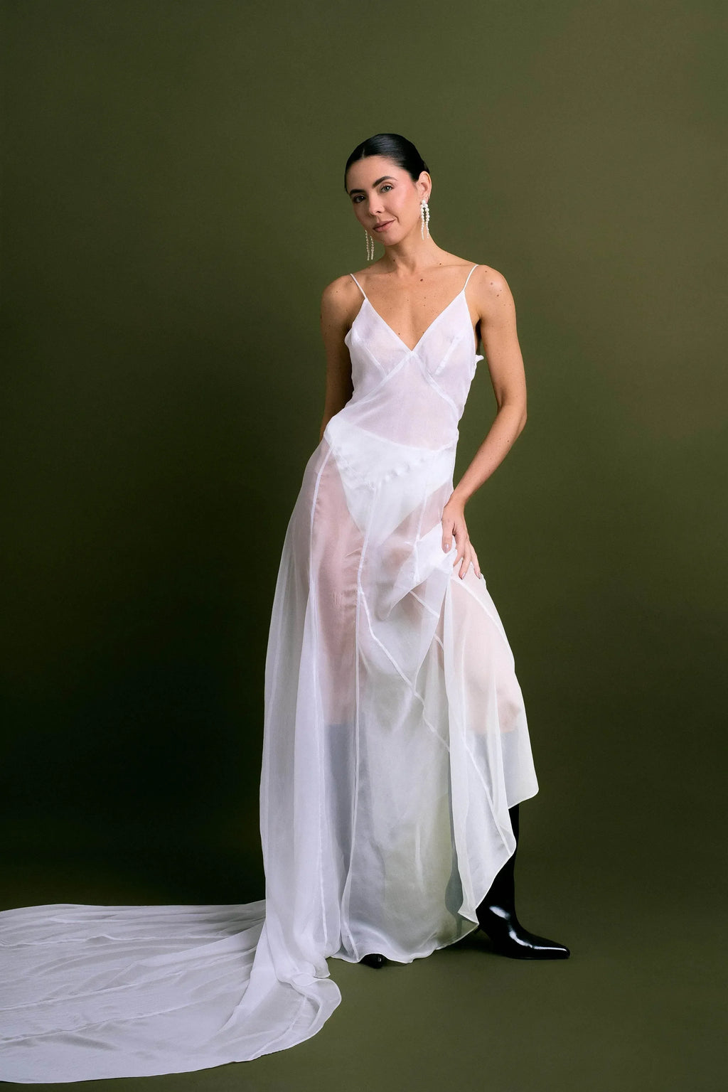 VESTIDO CAPA AYLA COM CAUDA - BOOBOO Bride