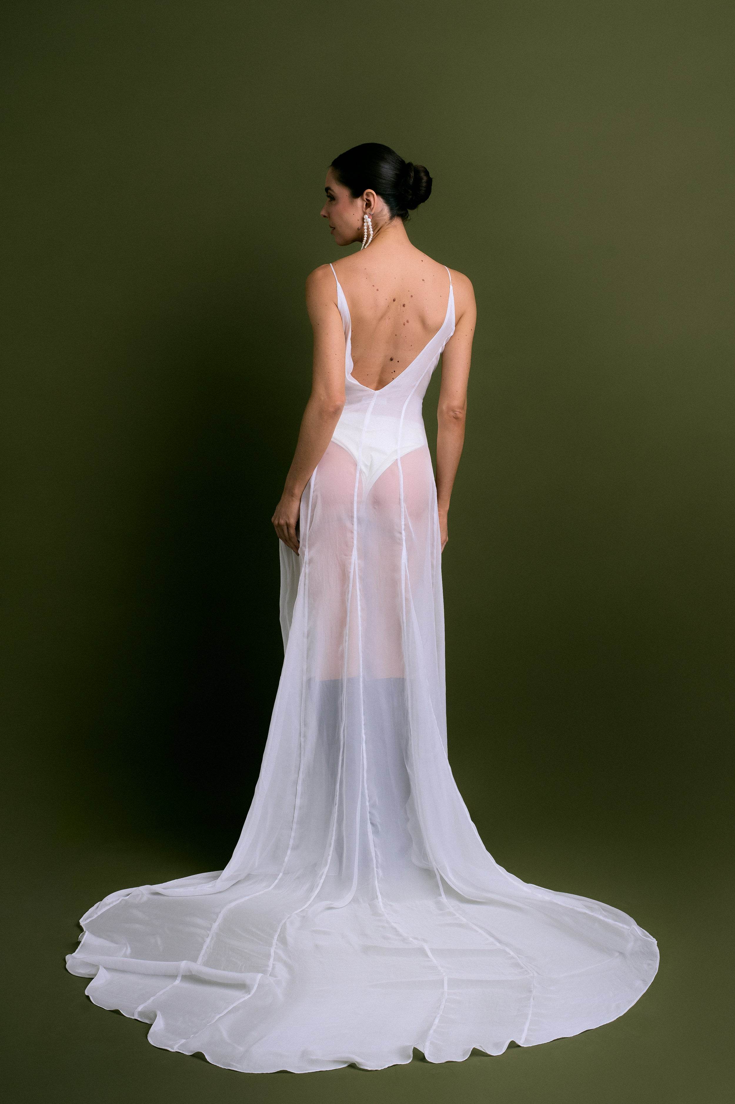 VESTIDO CAPA AYLA COM CAUDA - BOOBOO