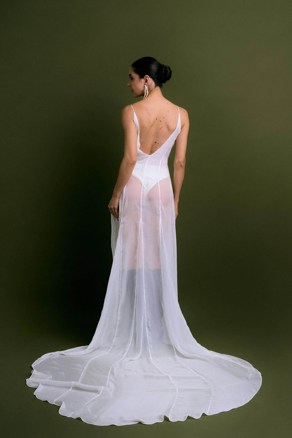 VESTIDO CAPA AYLA COM CAUDA - BOOBOO Bride