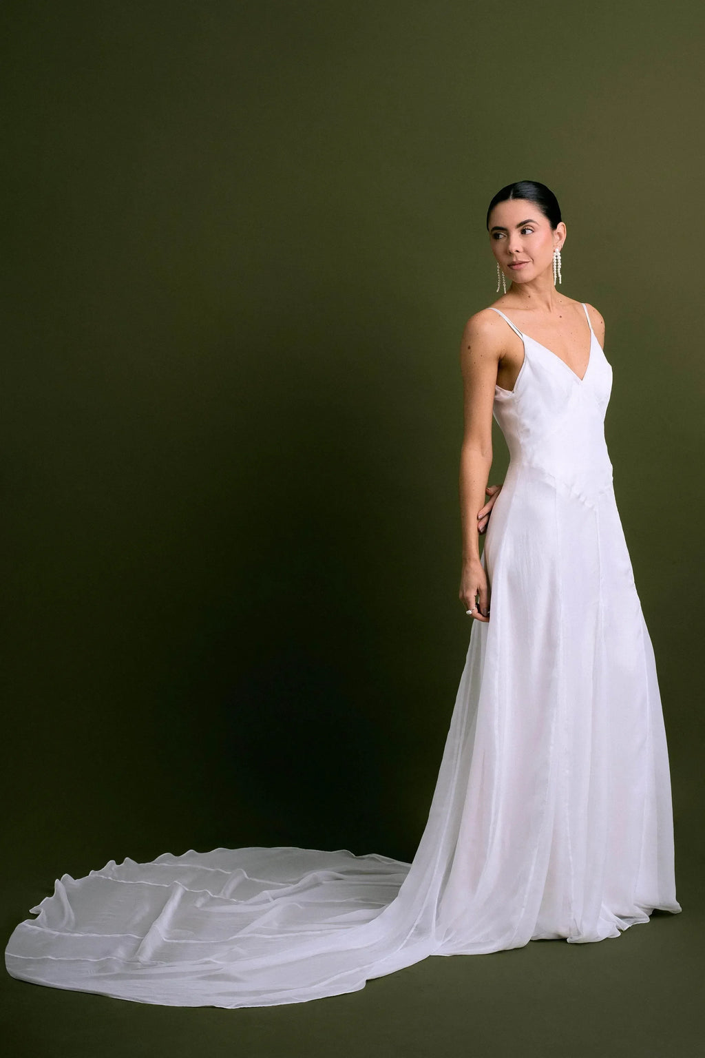 VESTIDO CAPA AYLA COM CAUDA - BOOBOO Bride