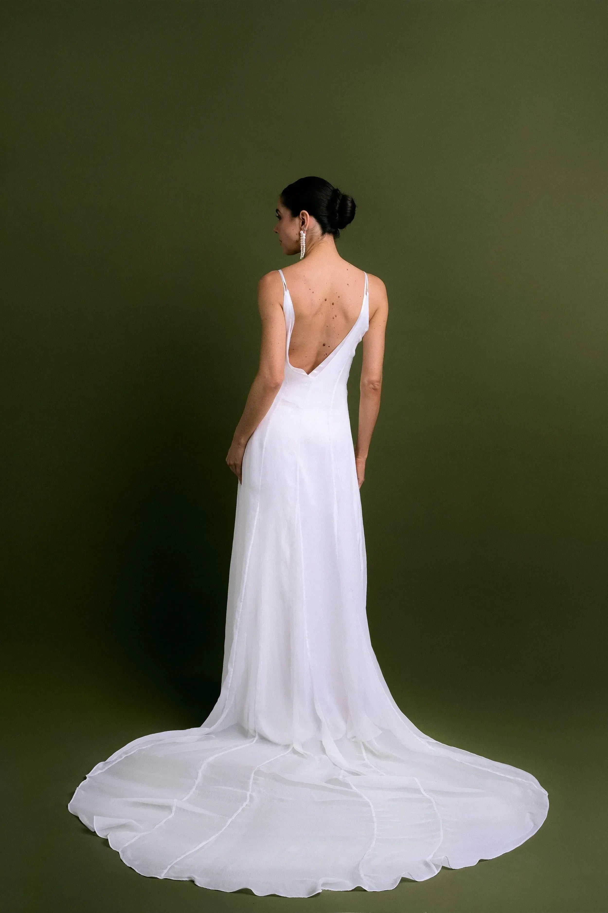 VESTIDO CAPA AYLA COM CAUDA - BOOBOO Bride