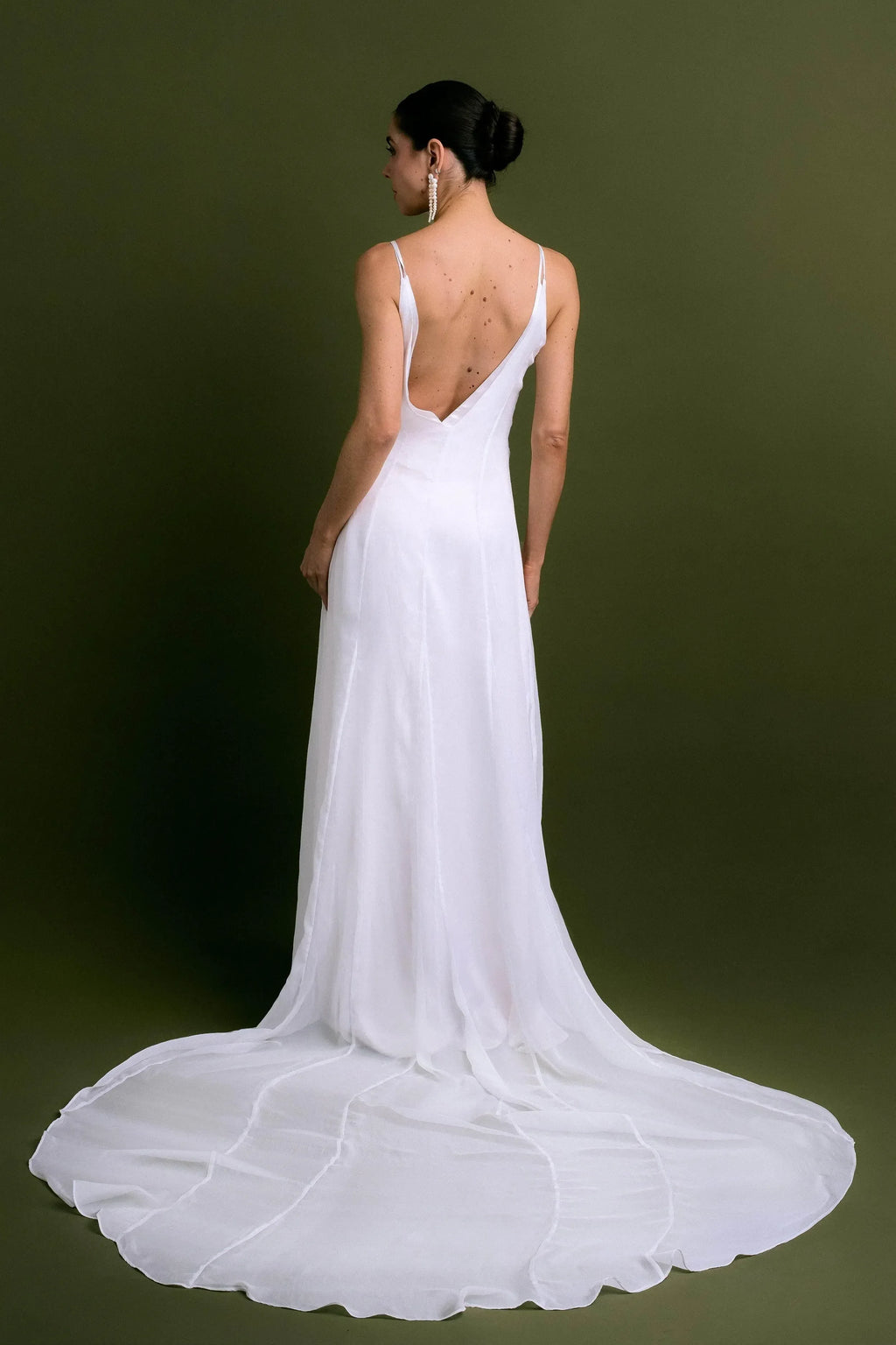 VESTIDO CAPA AYLA COM CAUDA - BOOBOO Bride