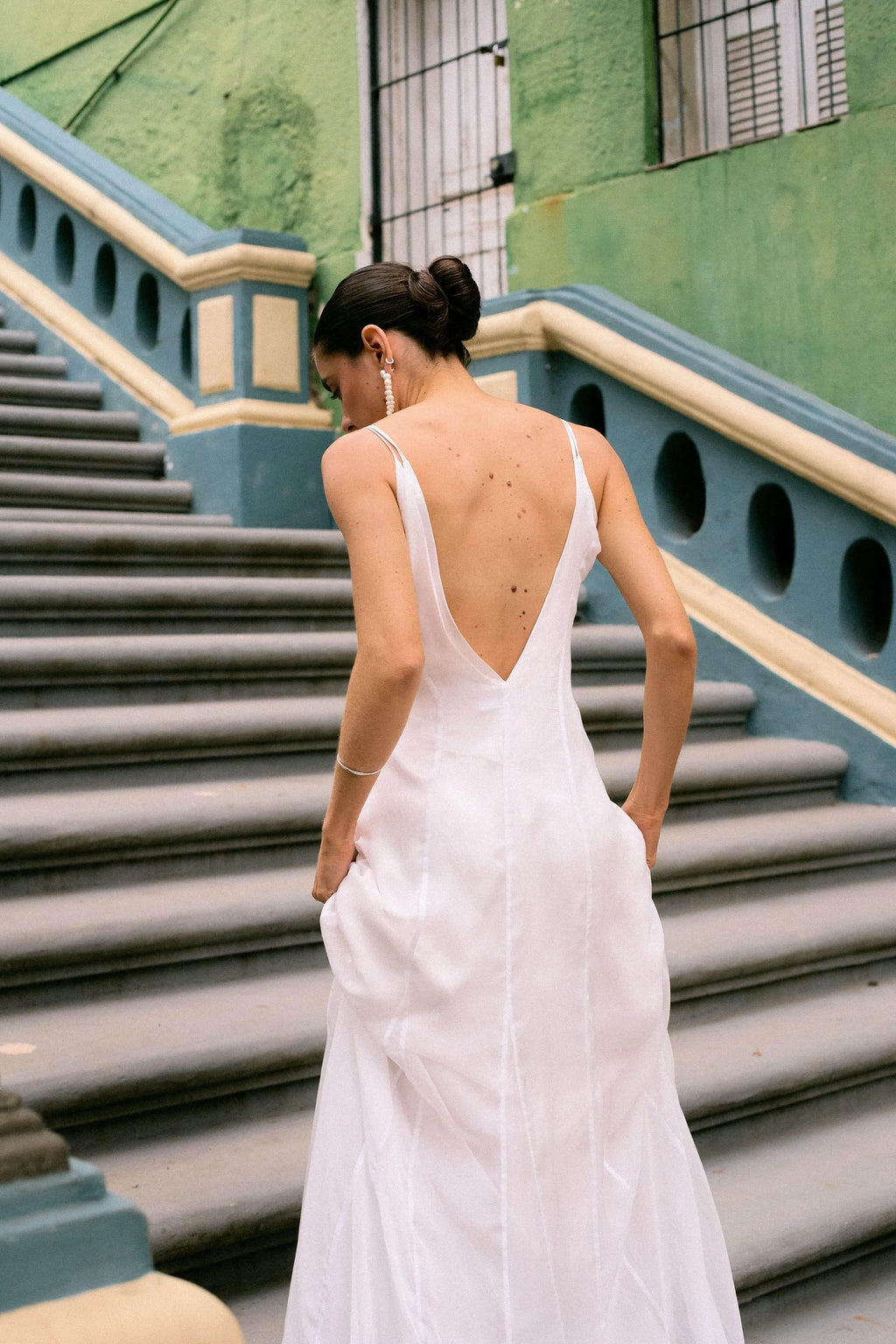 VESTIDO CAPA AYLA COM CAUDA - BOOBOO Bride