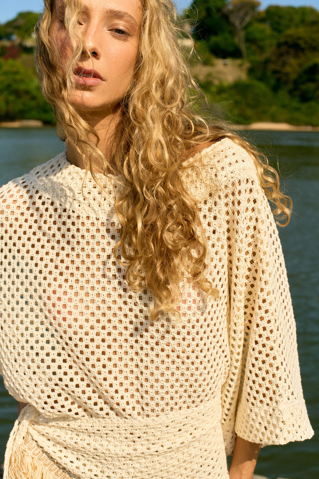 TÚNICA TRAMADA COM FRANJA