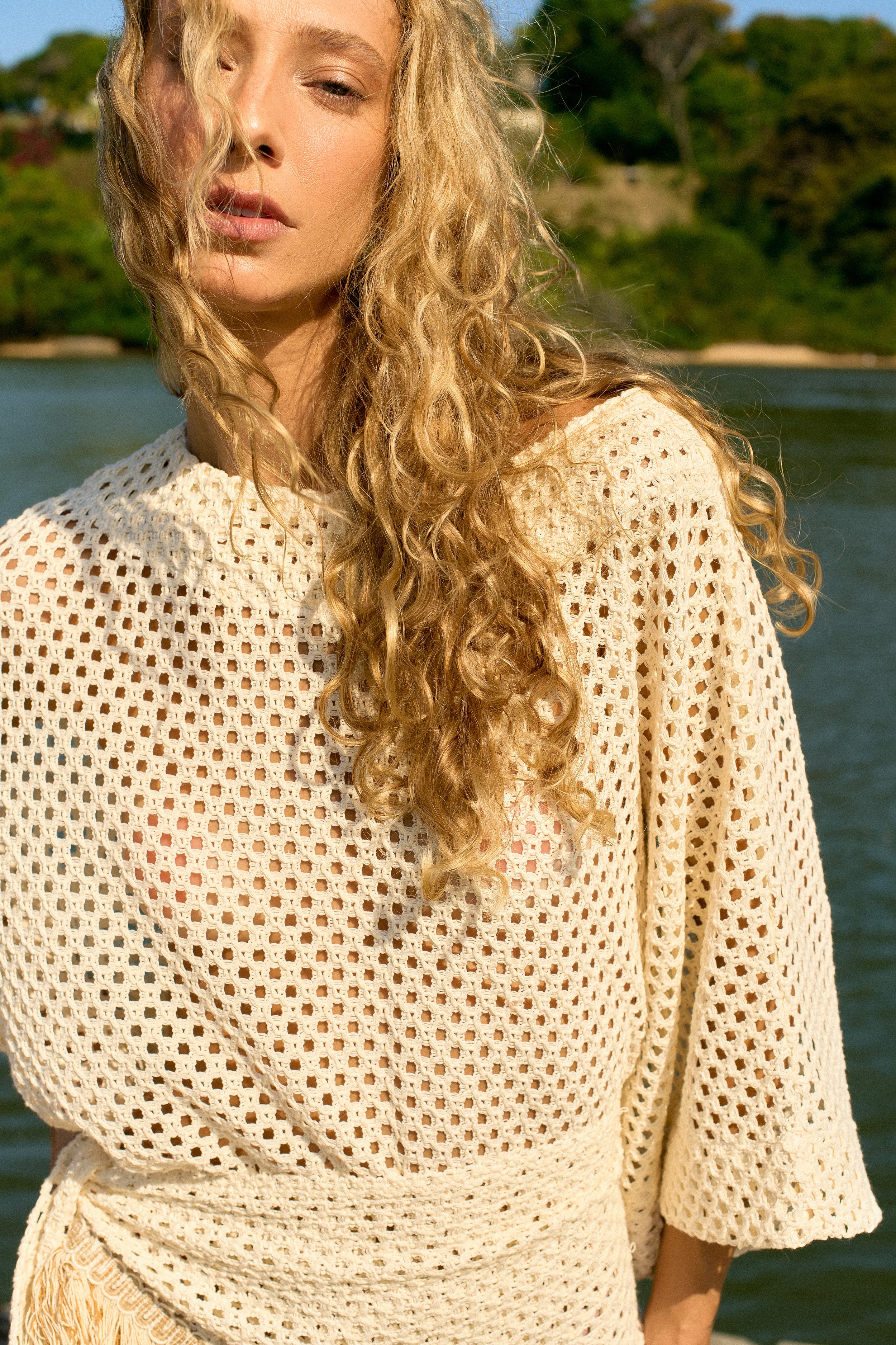 TÚNICA TRAMADA COM FRANJA