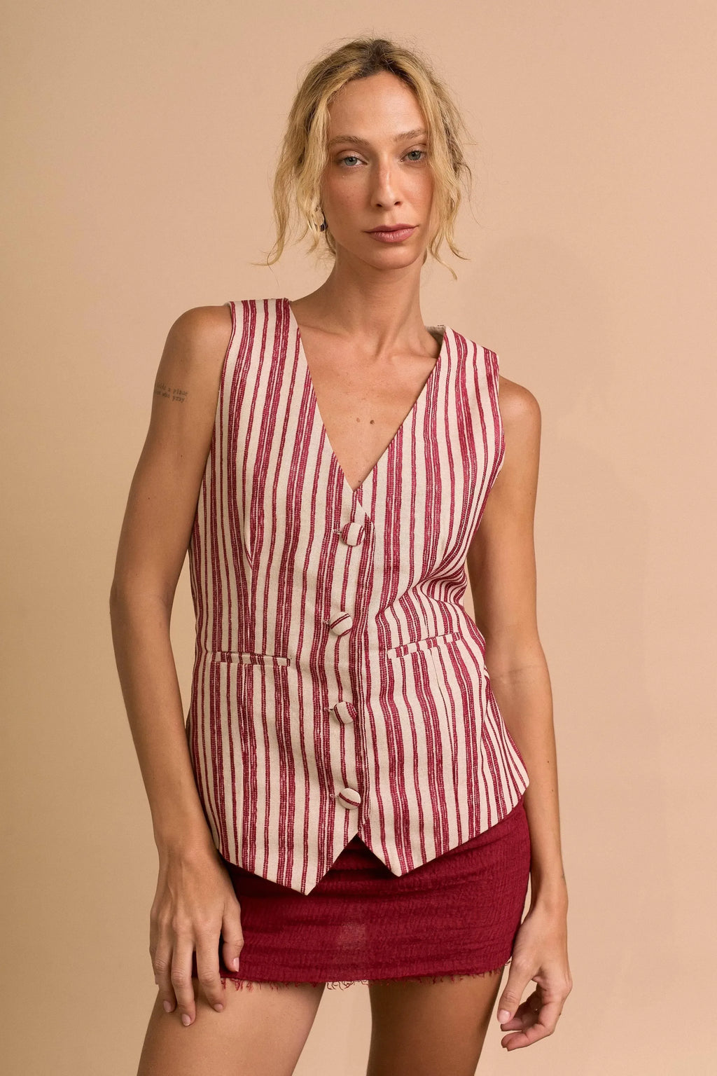 COLETE LISTRADO VINHO E AREIA-BOOBOO