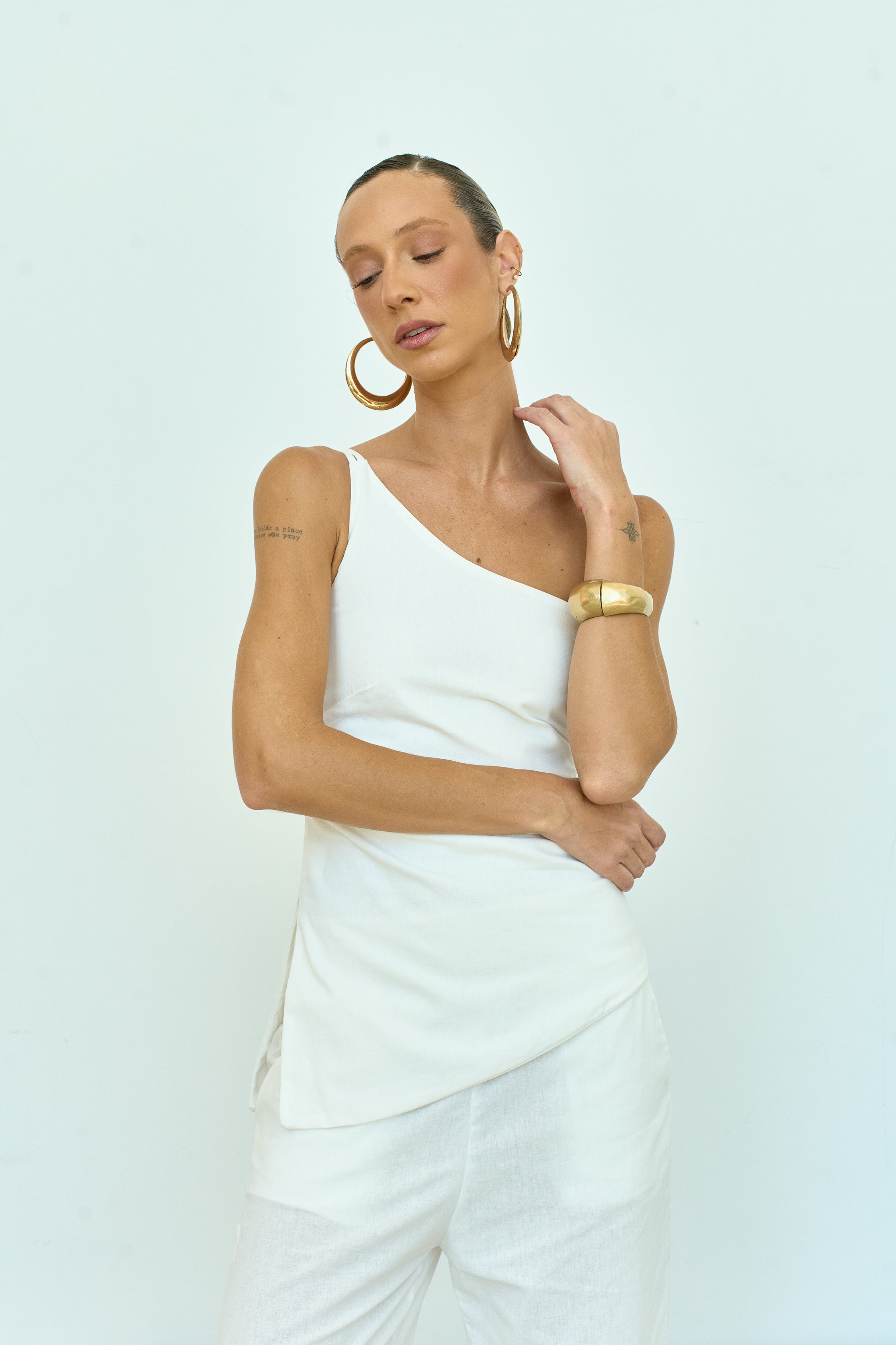 BLUSA ASSIMÉTRICA OFF WHITE