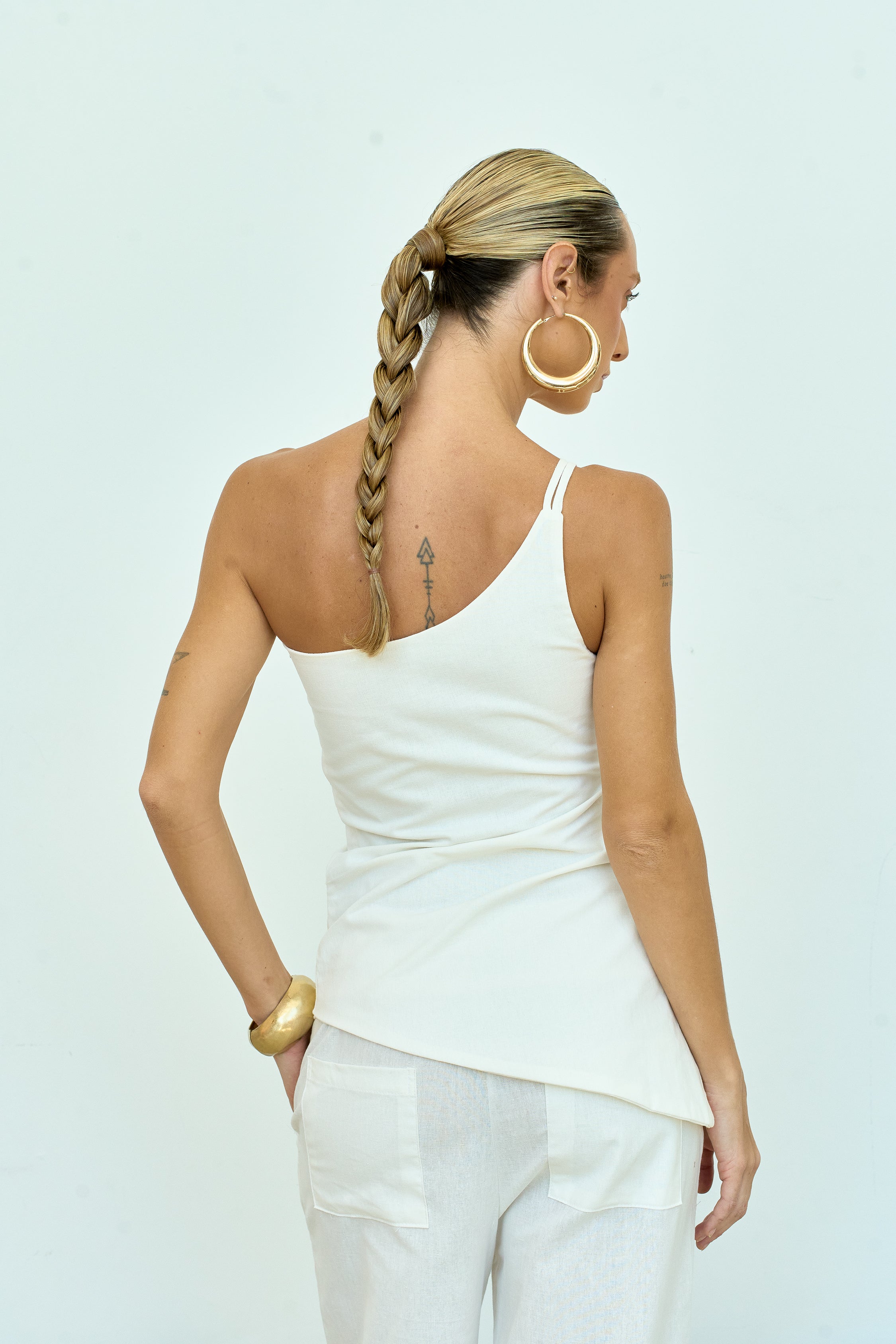 BLUSA ASSIMÉTRICA OFF WHITE