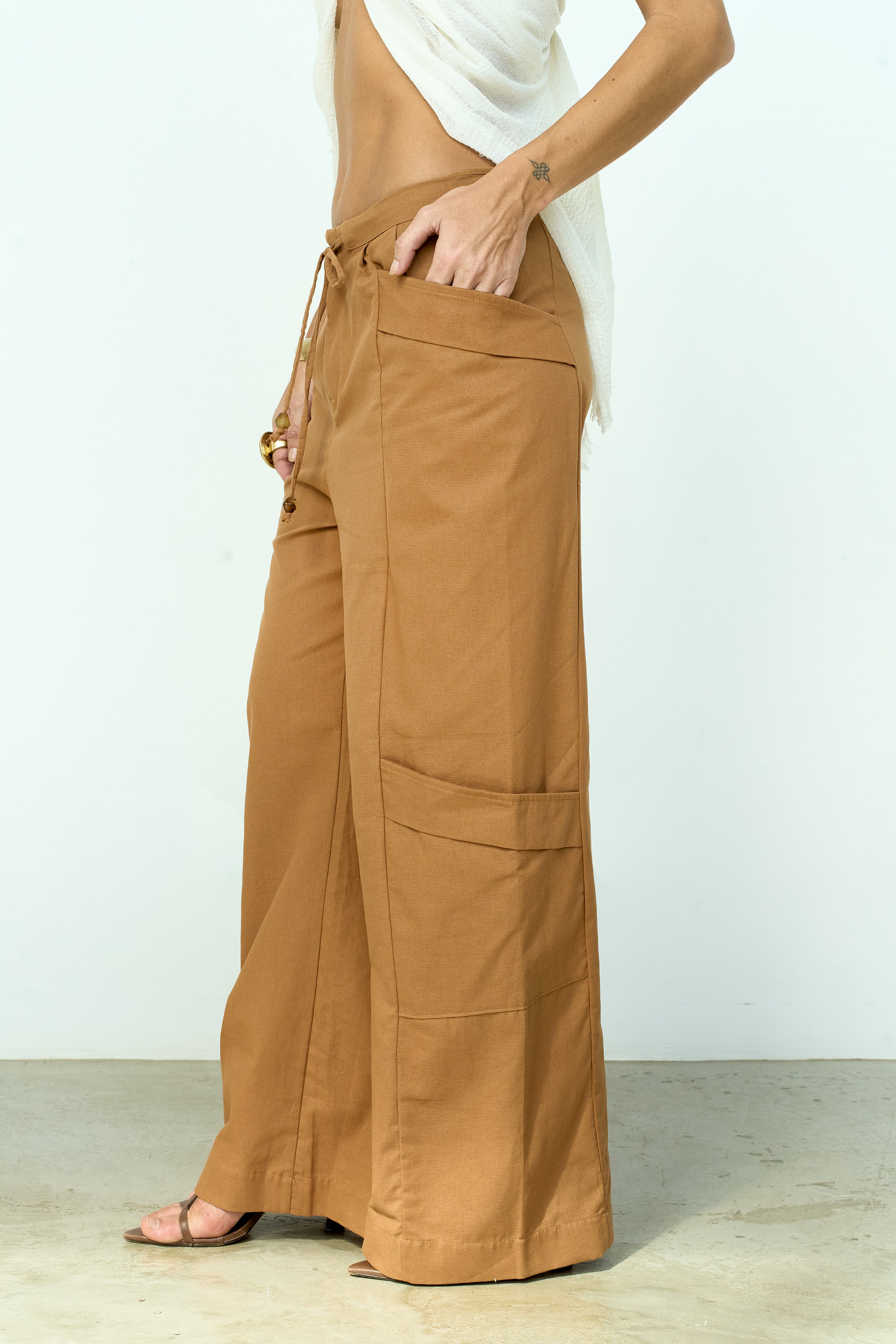 CALÇA CARGO MOCCA