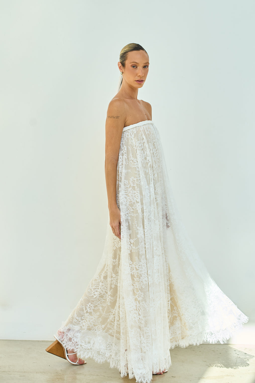 VESTIDO RENDA TRANÇADO