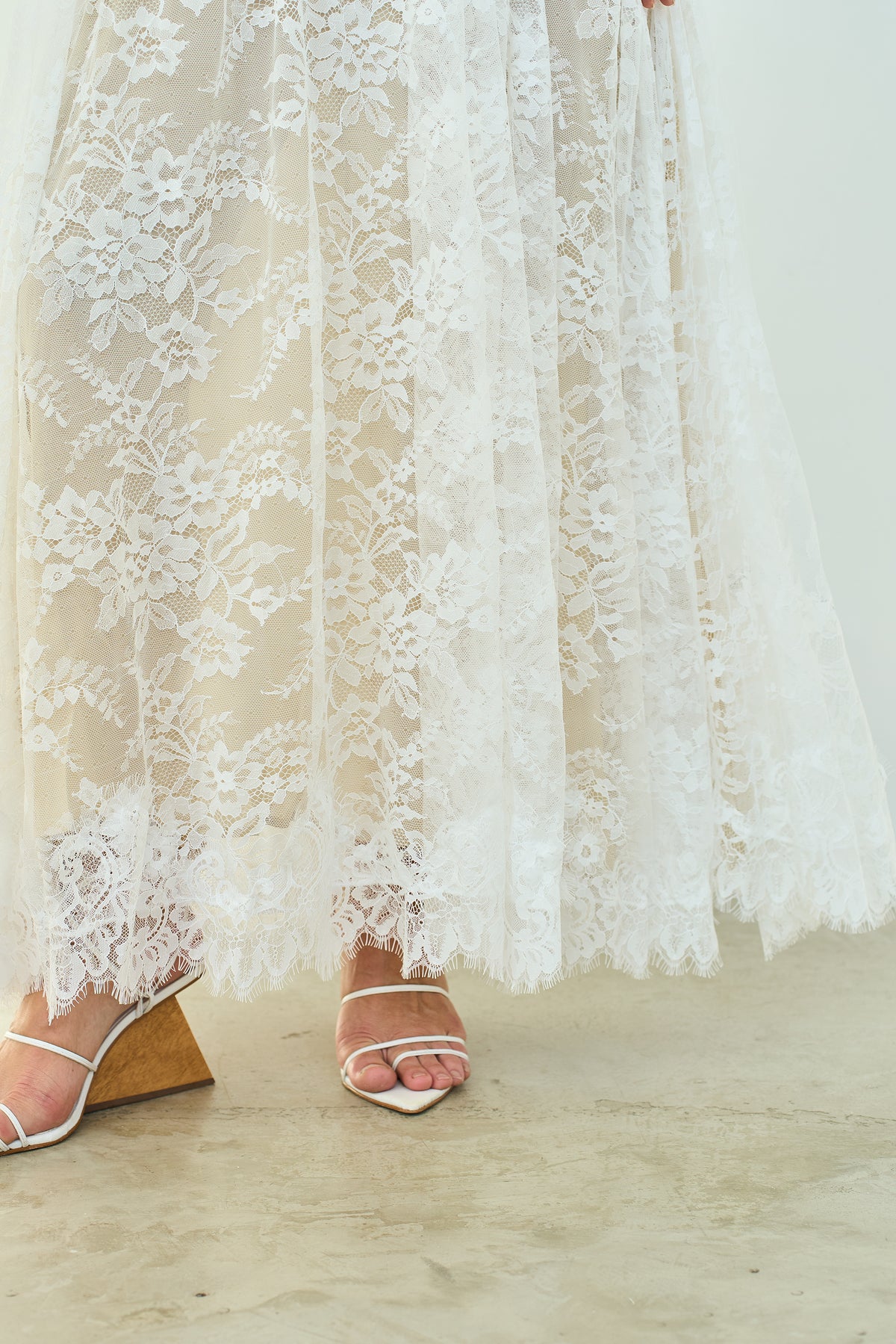 VESTIDO RENDA TRANÇADO