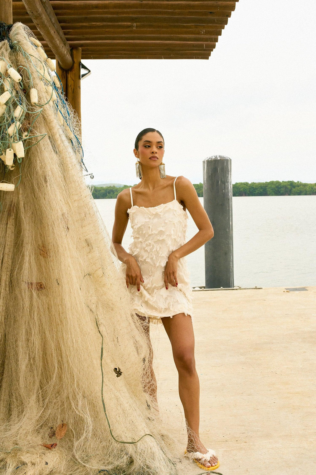 VESTIDO CURTO PÉTALAS - BOOBOO