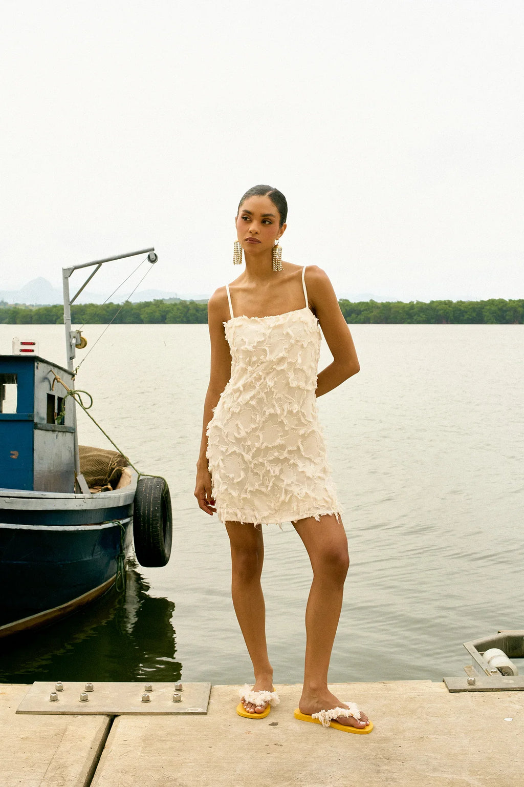 VESTIDO CURTO PÉTALAS - BOOBOO