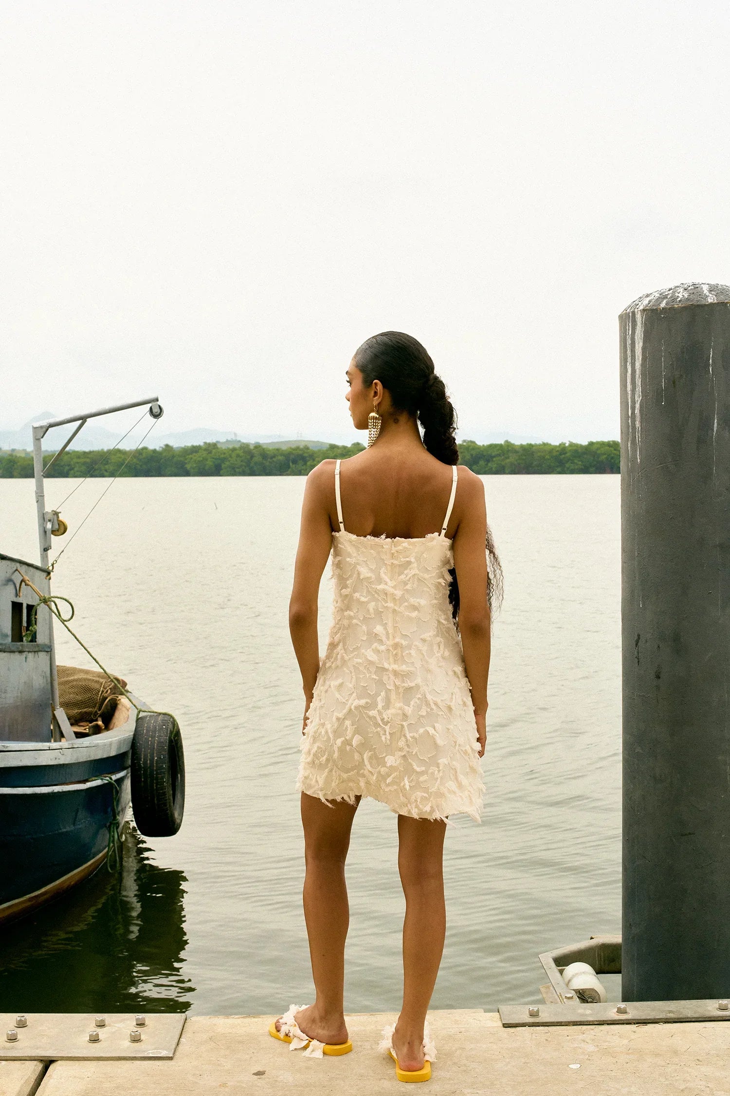 VESTIDO CURTO PÉTALAS - BOOBOO