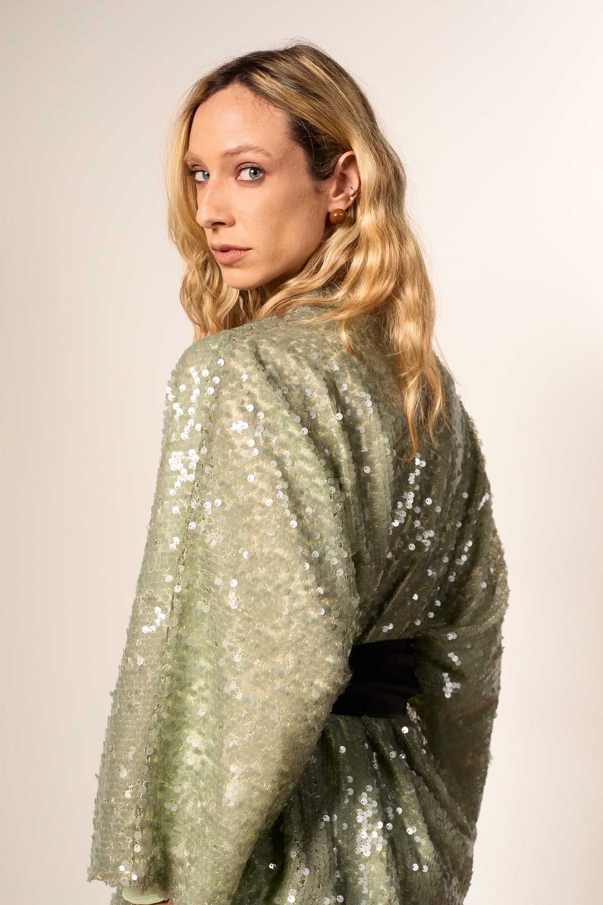 KIMONO CURTO PAETÊ