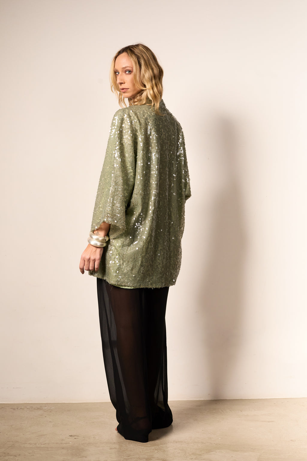 KIMONO CURTO PAETÊ
