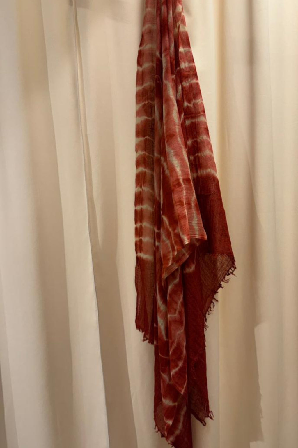 PANNEAU TIE-DYE VERMELHO