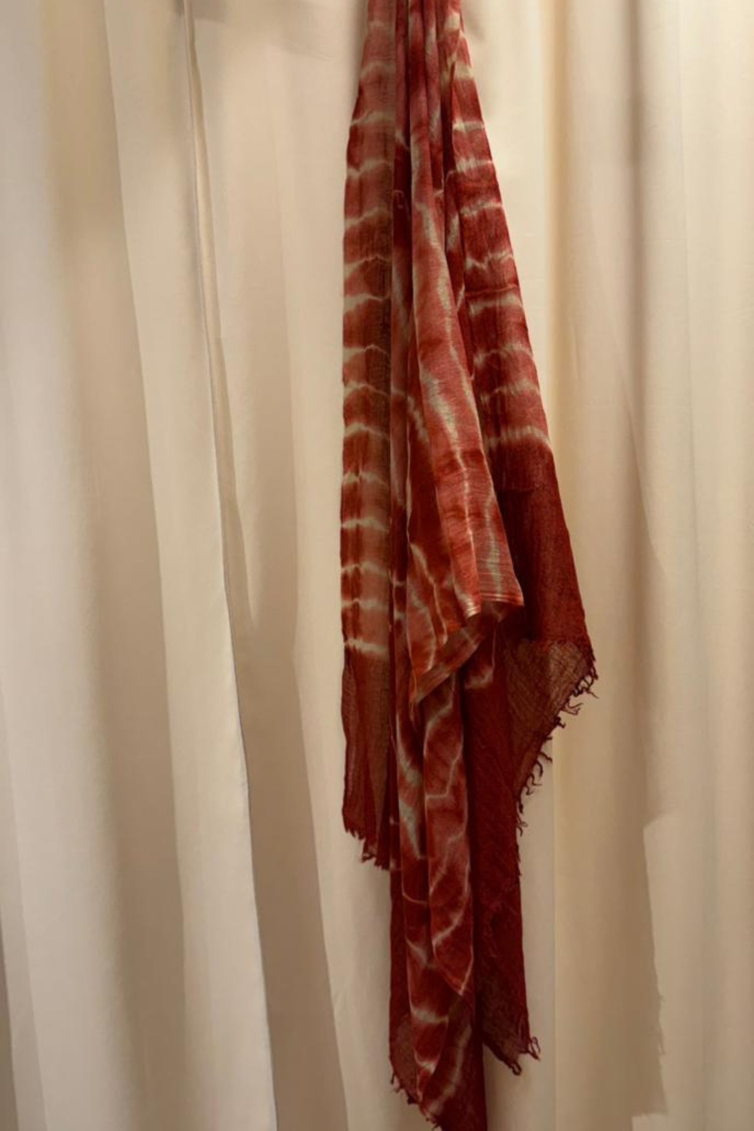 PANNEAU TIE-DYE VERMELHO