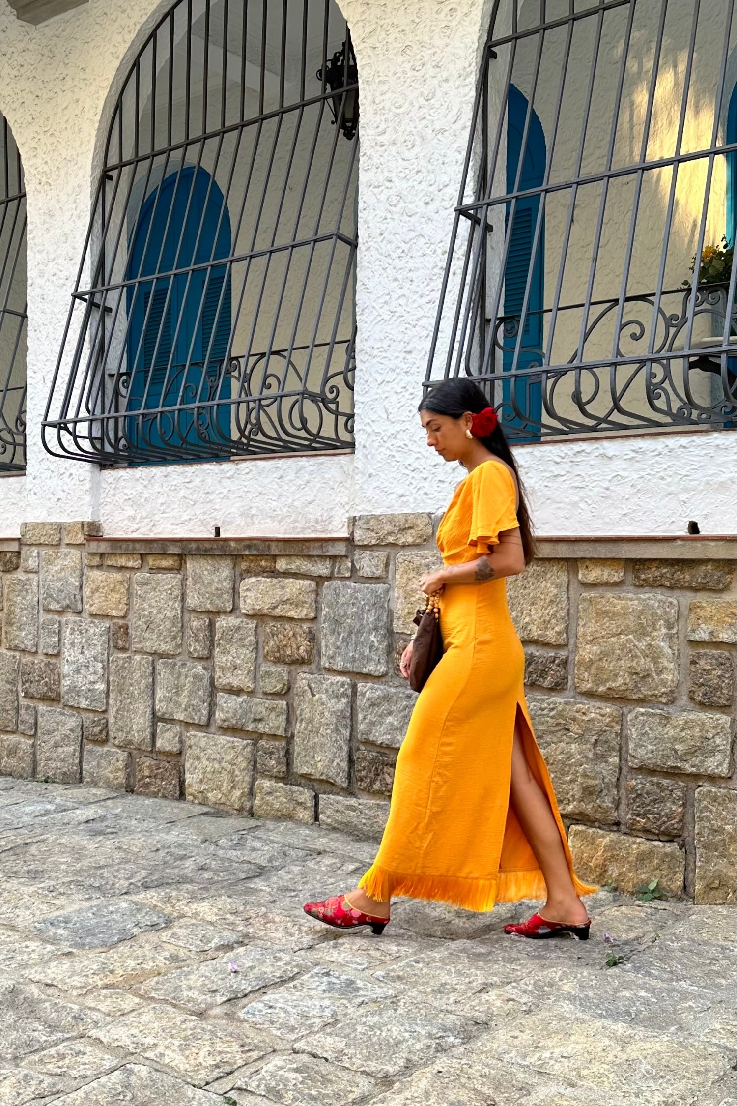 VESTIDO FRANJA OCRE