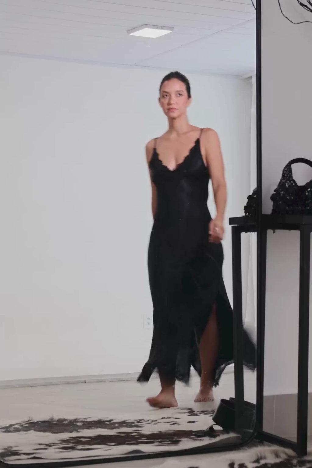 SLIP DRESS PRETO COM RENDA