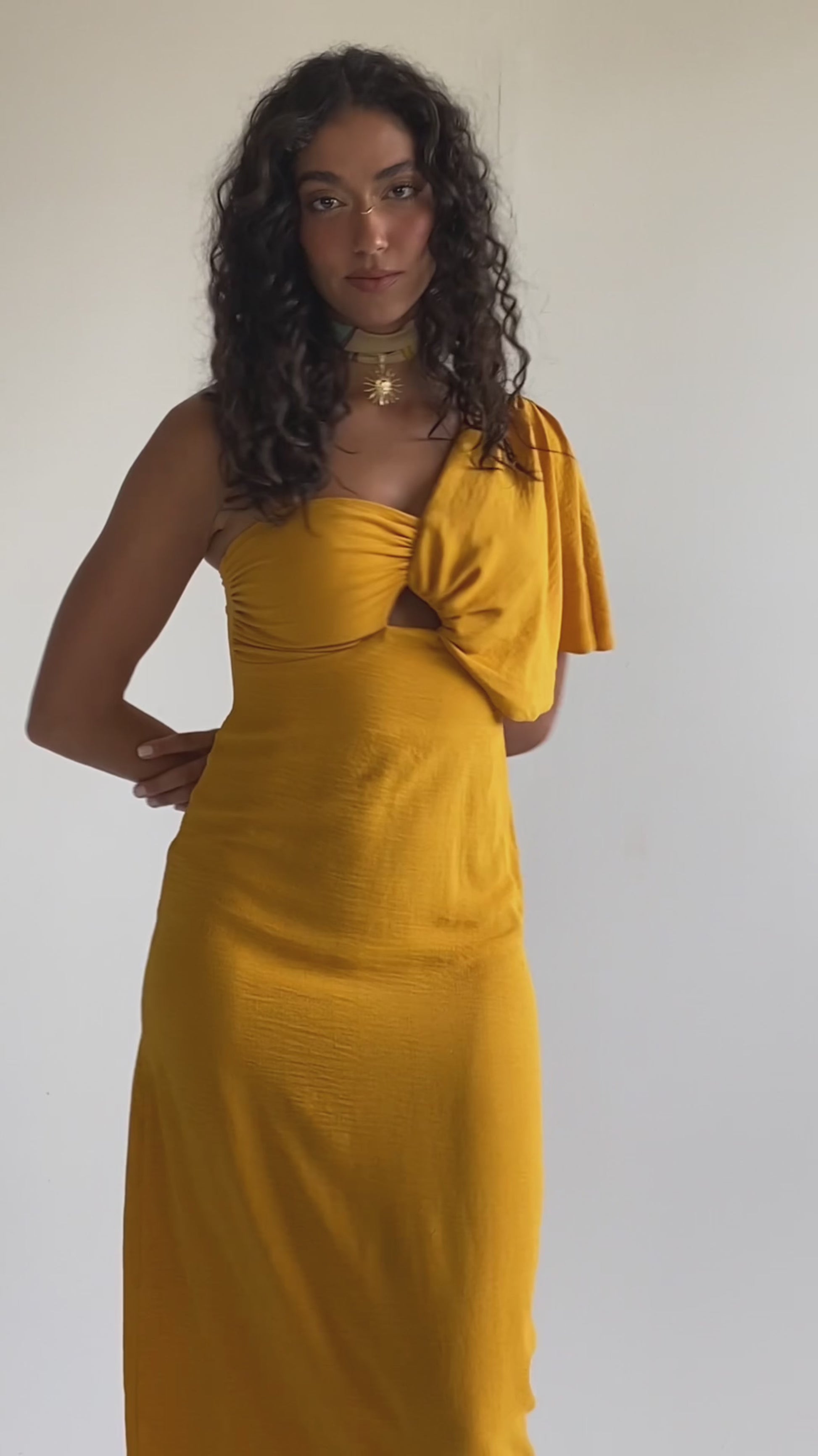 VESTIDO FRANJA OCRE