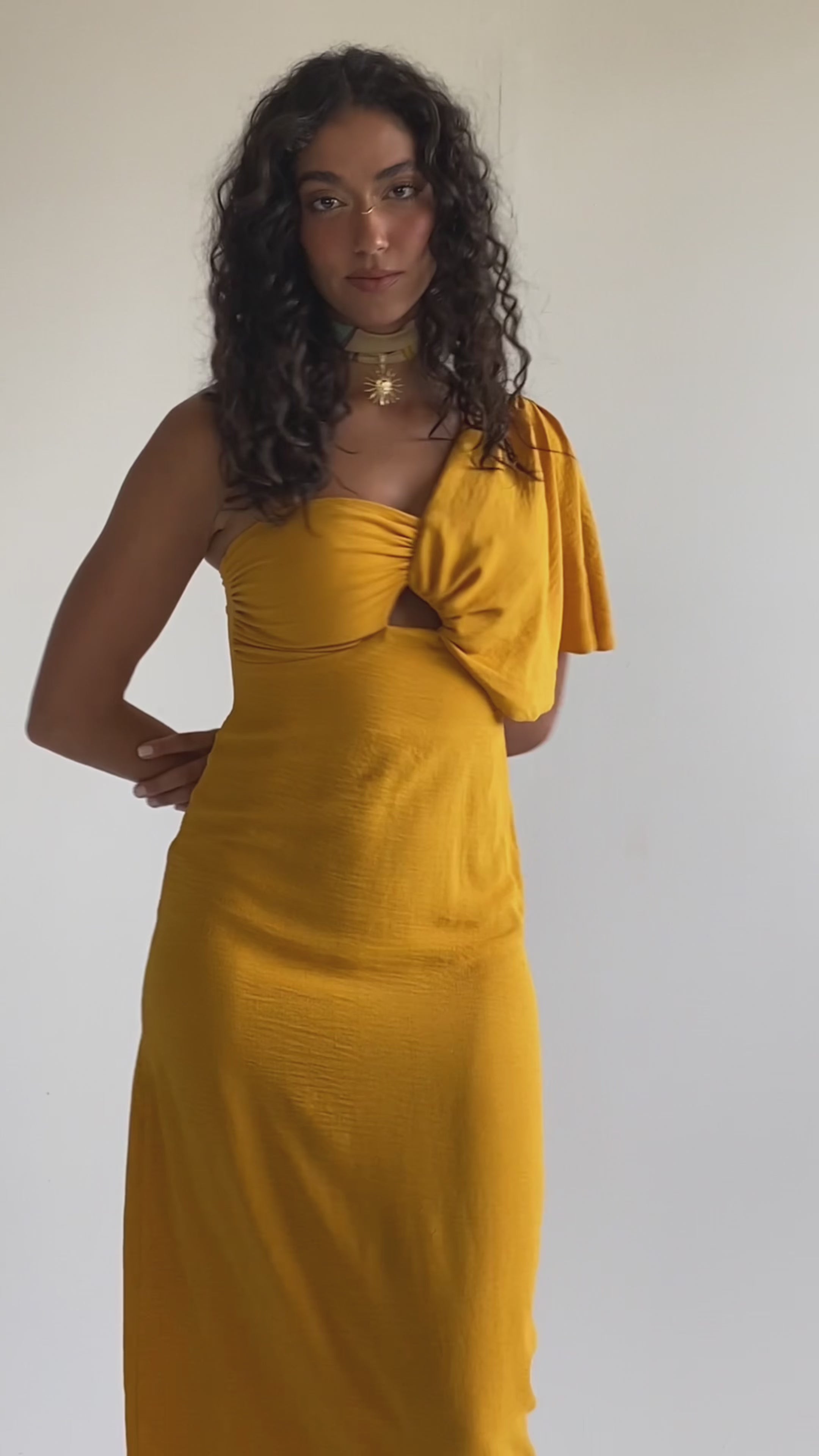 VESTIDO FRANJA OCRE