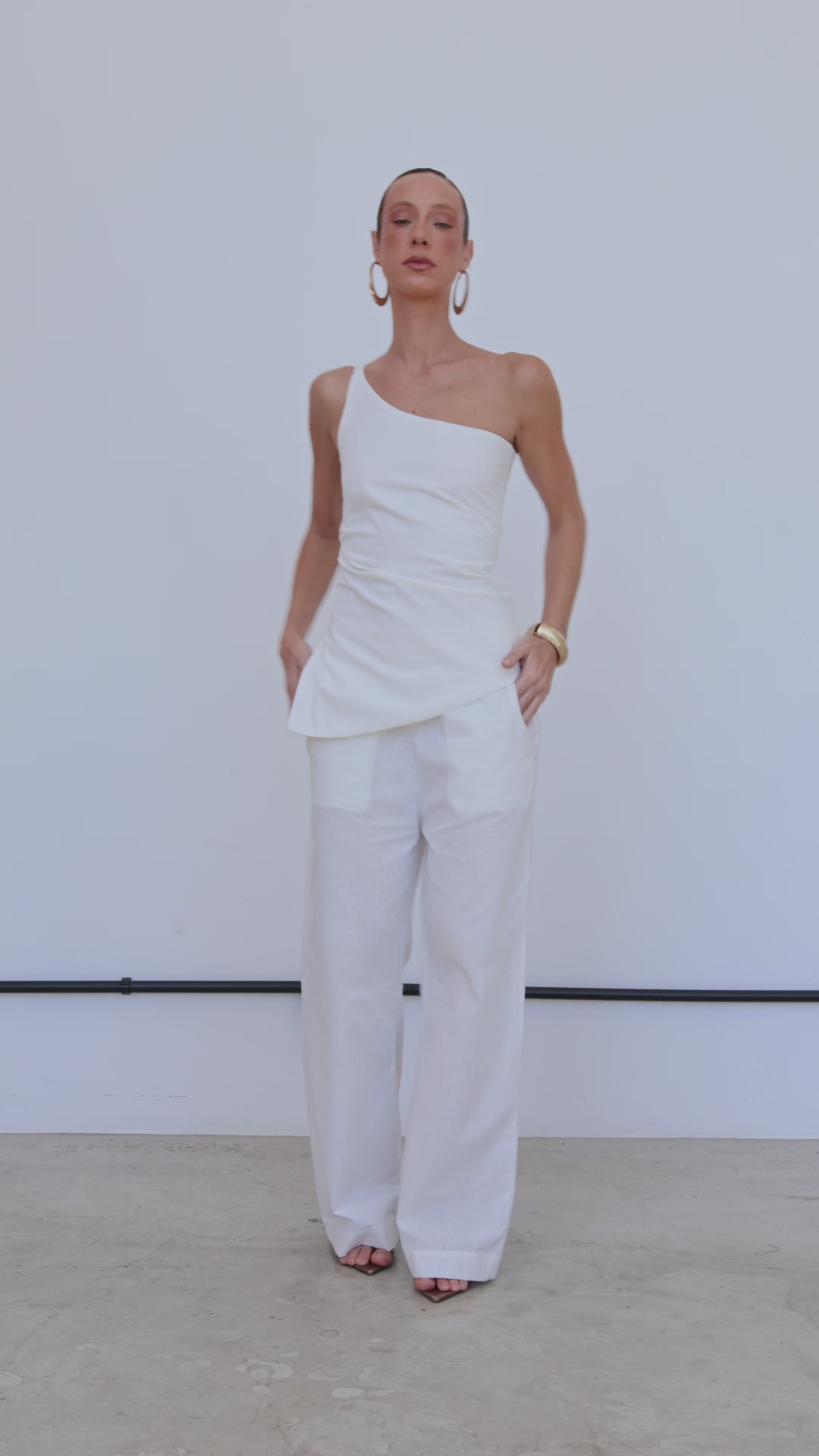 BLUSA ASSIMÉTRICA OFF WHITE