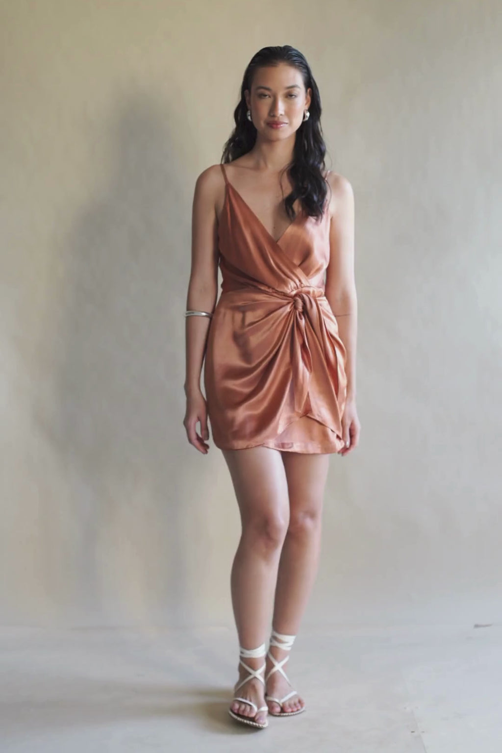VESTIDO NÓ NUDE