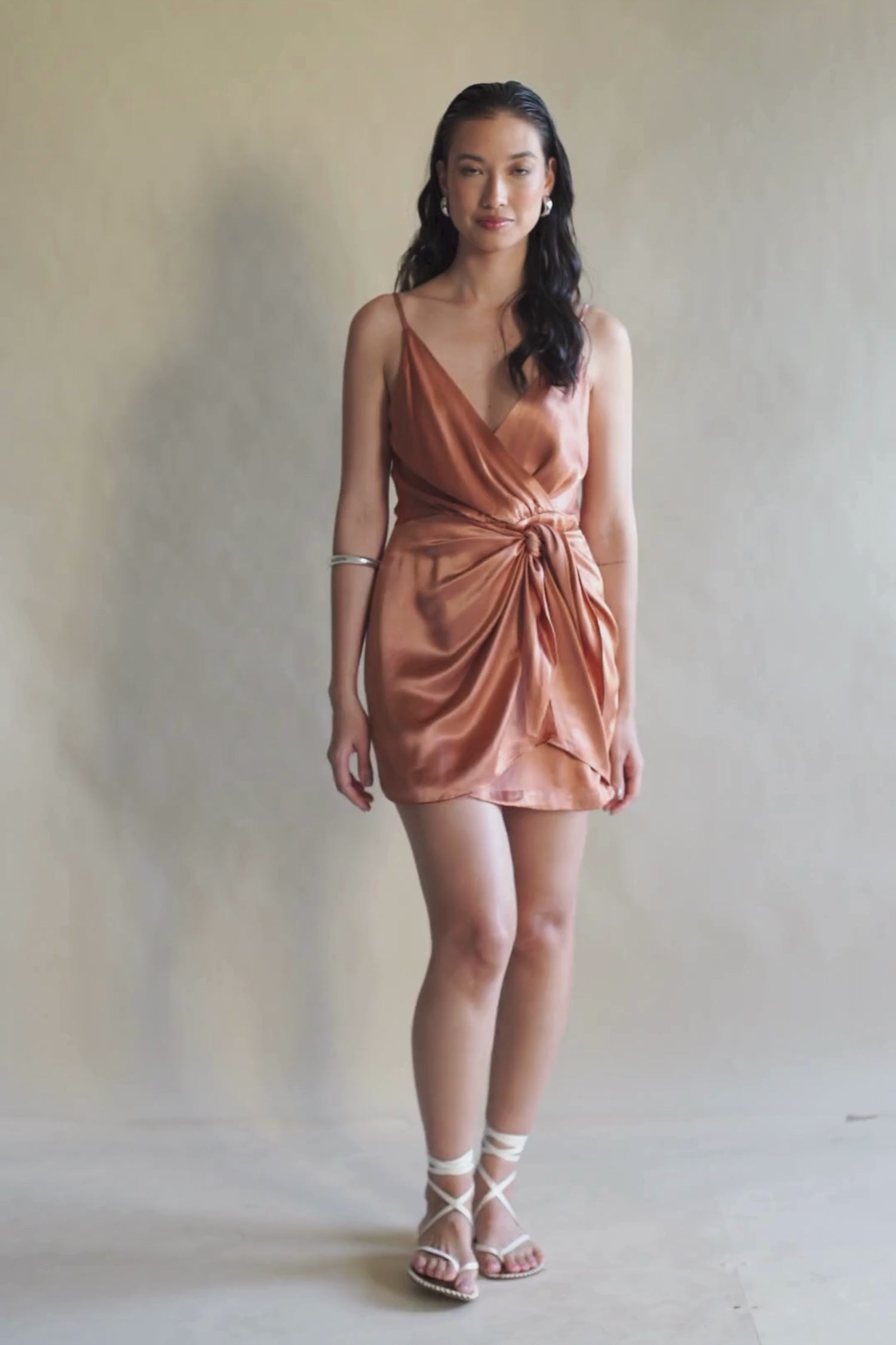 VESTIDO NÓ NUDE