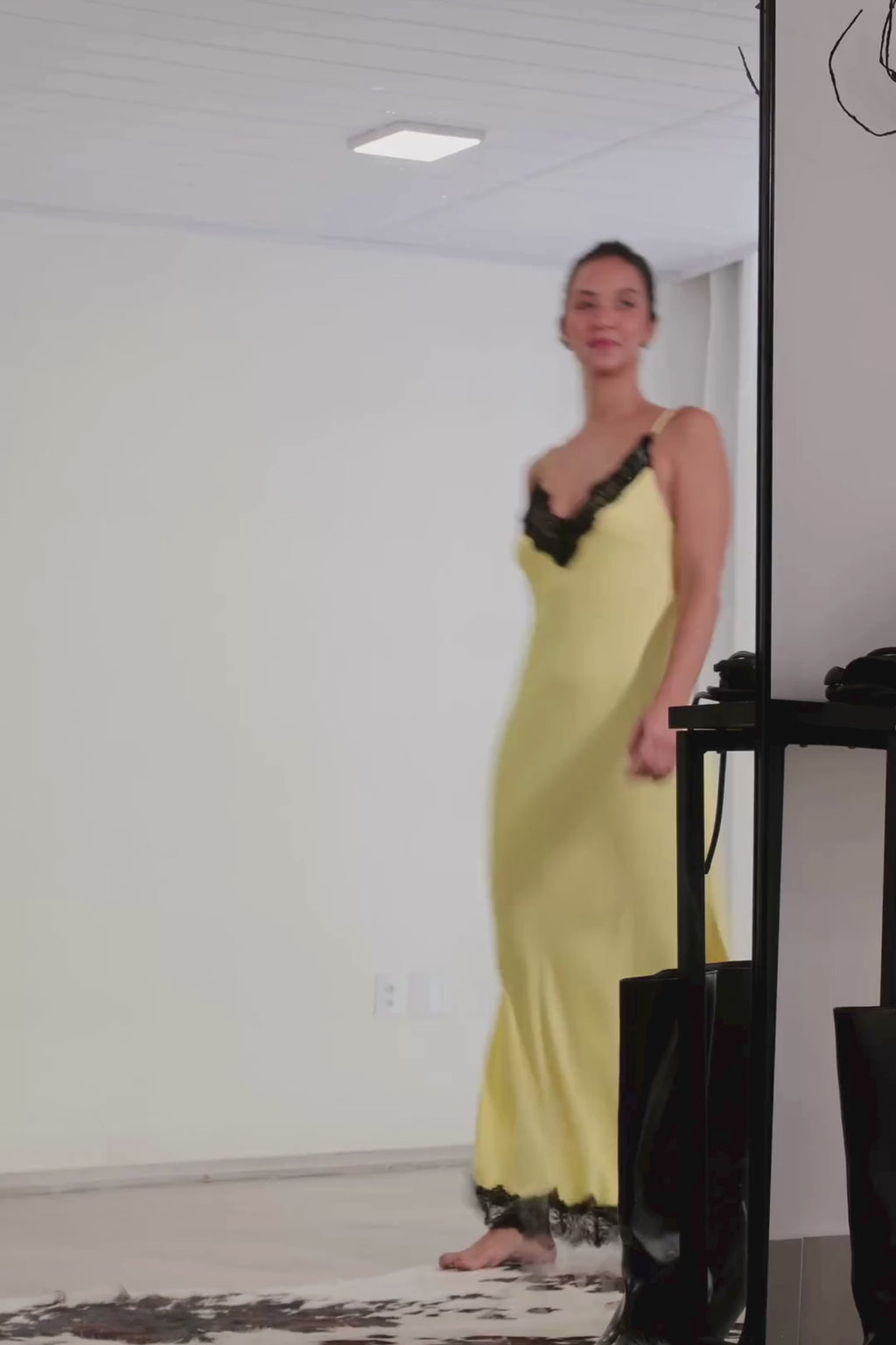 SLIP DRESS AMARELO COM RENDA
