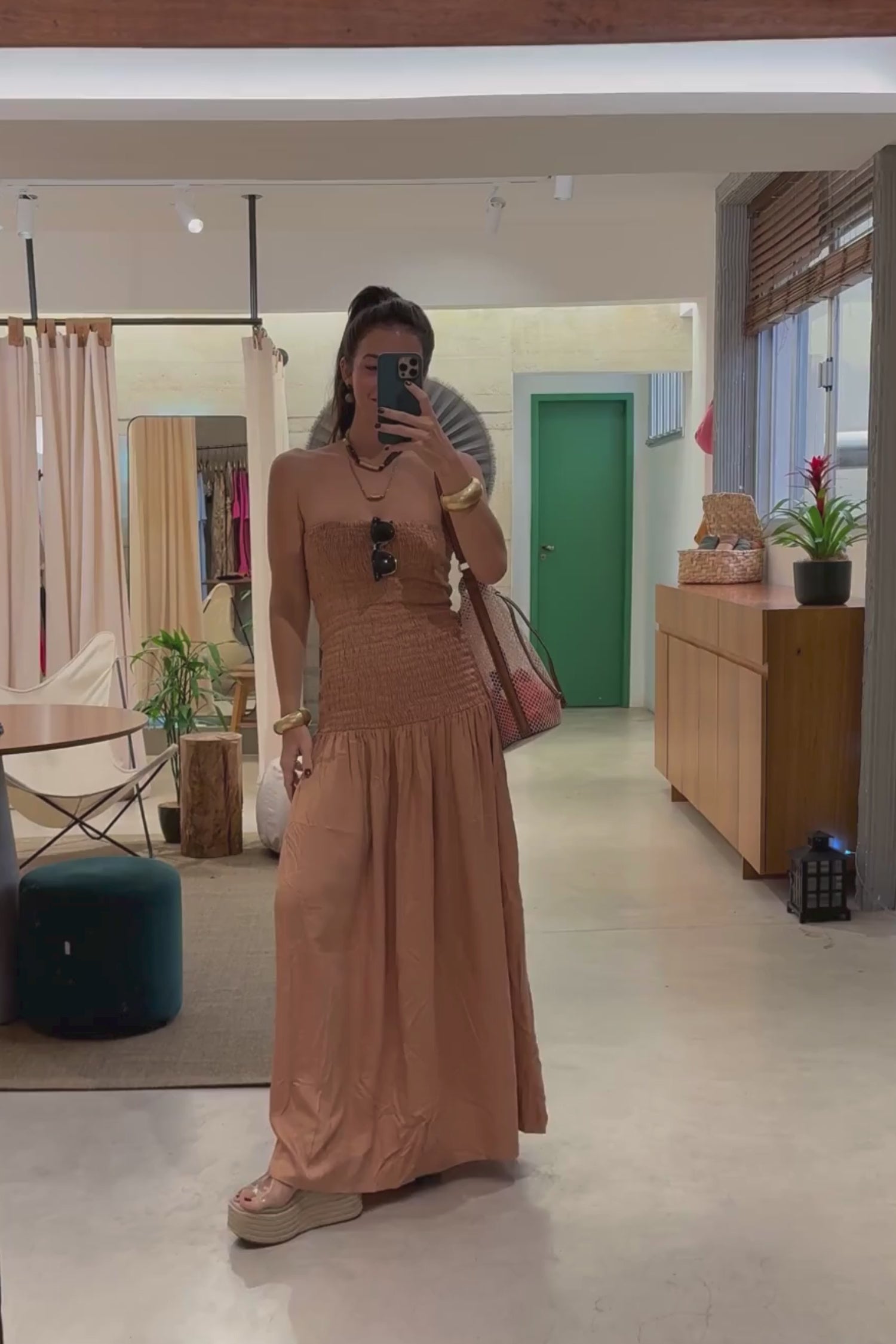 VESTIDO CINTURA BAIXA NUDE ACETINADO