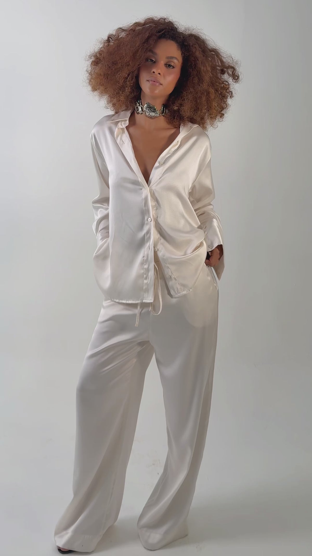 CAMISA ACETINADA OFF WHITE